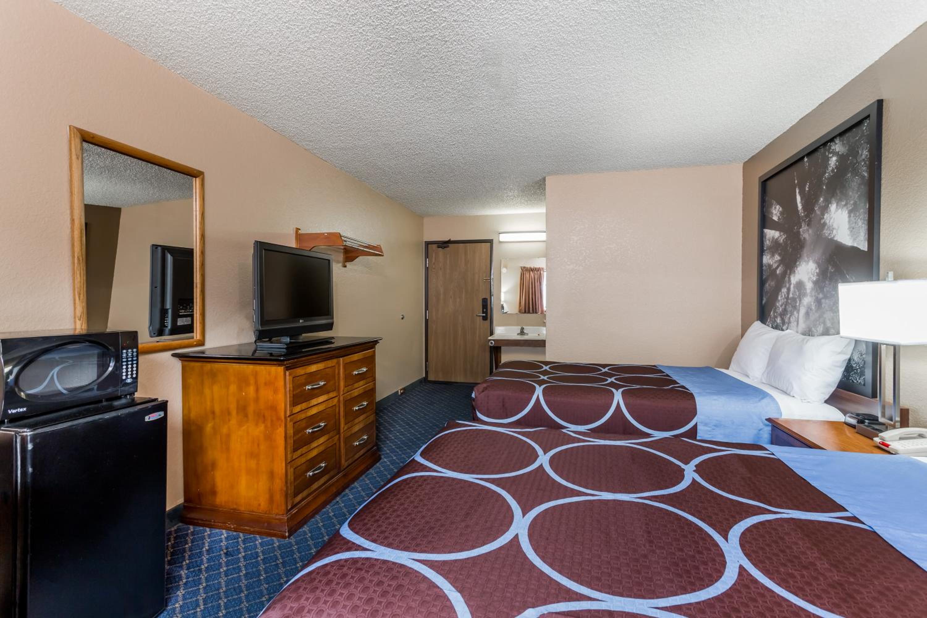 Deluxe Double Room with Two Double Beds - Non-Smoking - Photo 6