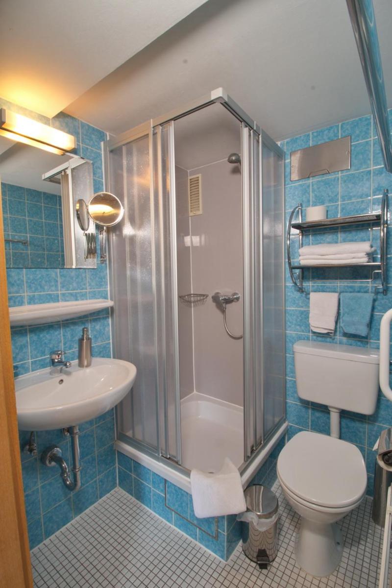 Double Room with Private Bathroom - Photo 4
