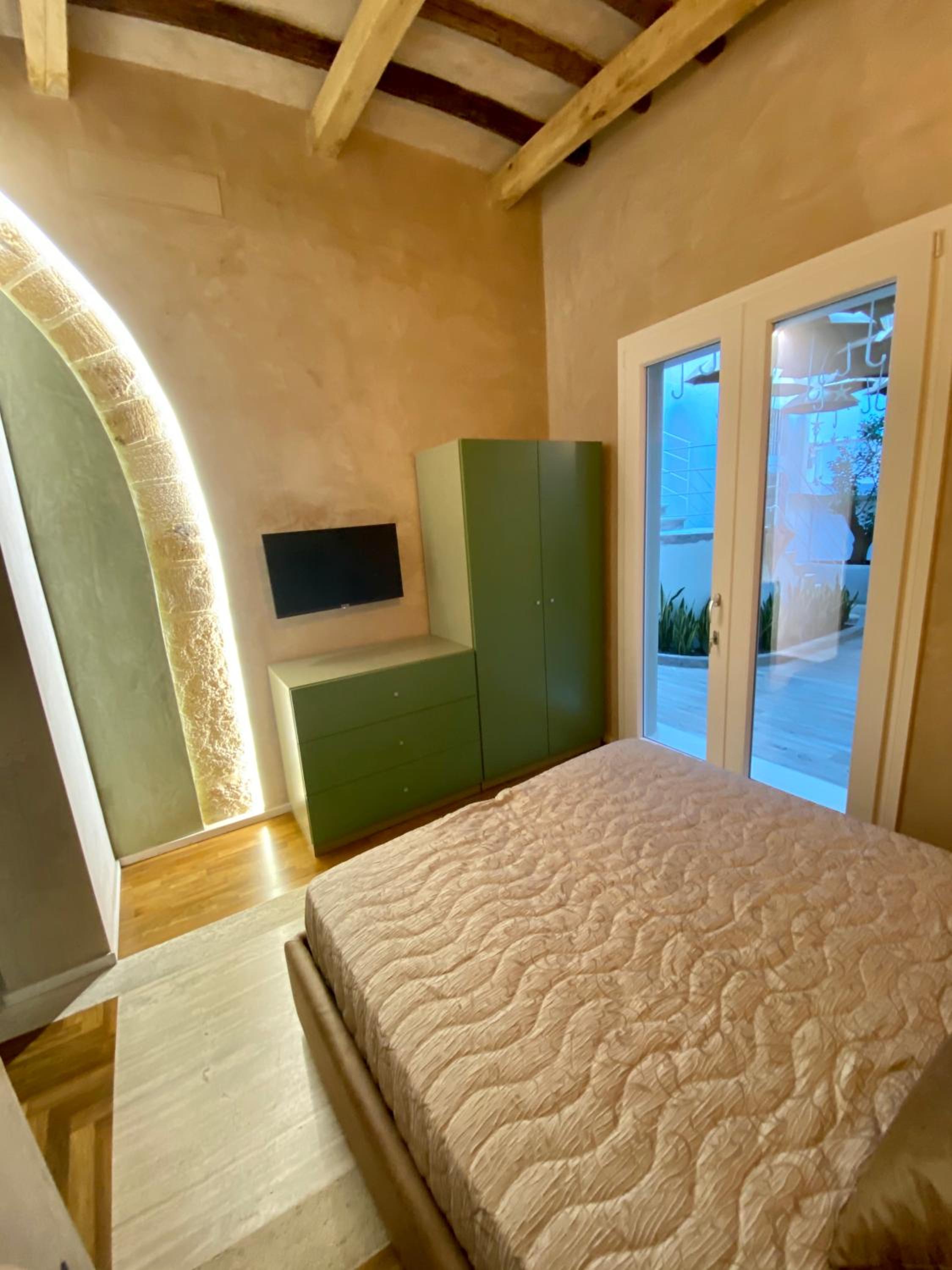 Junior Suite with Terrace - Photo 11