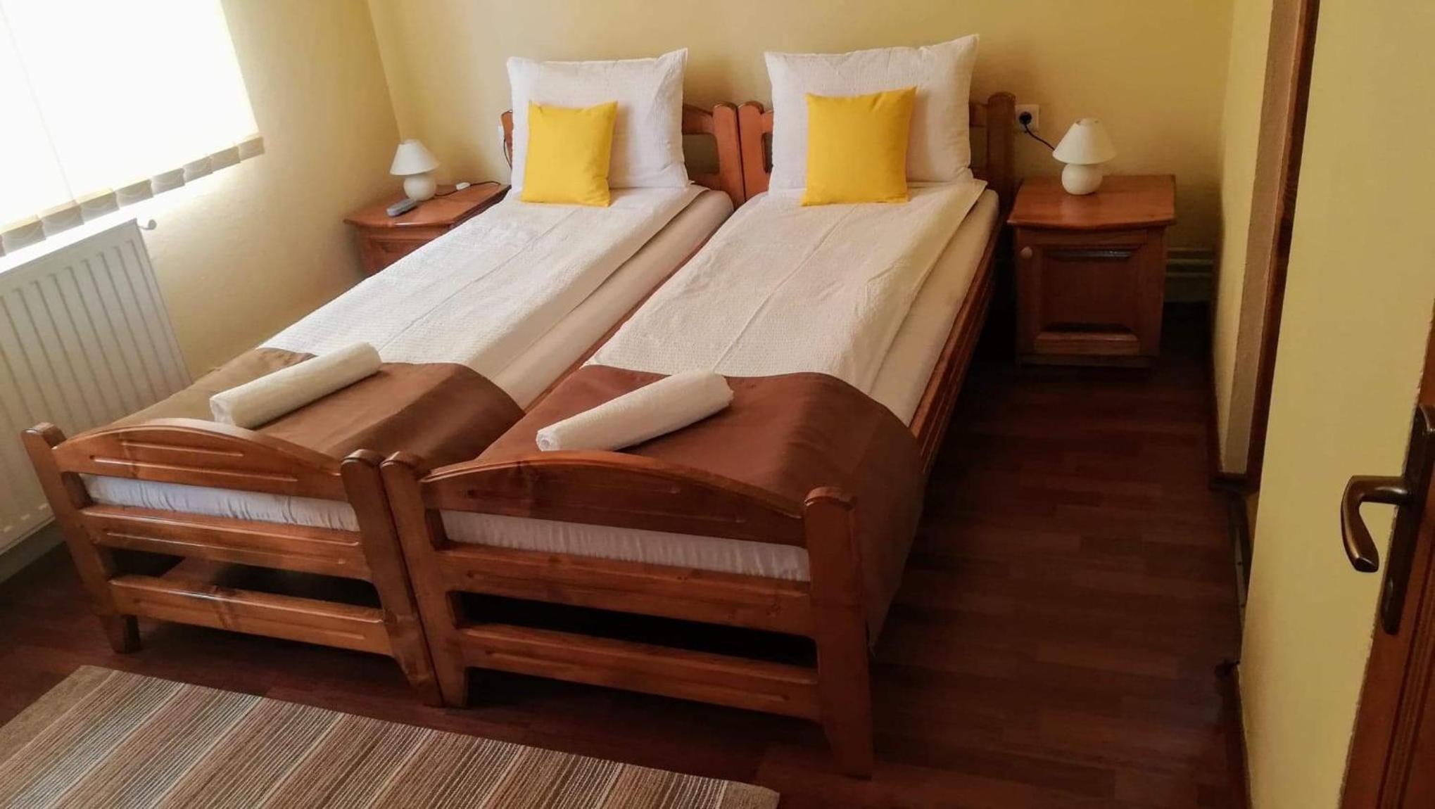 Standard Twin Room - Photo 2