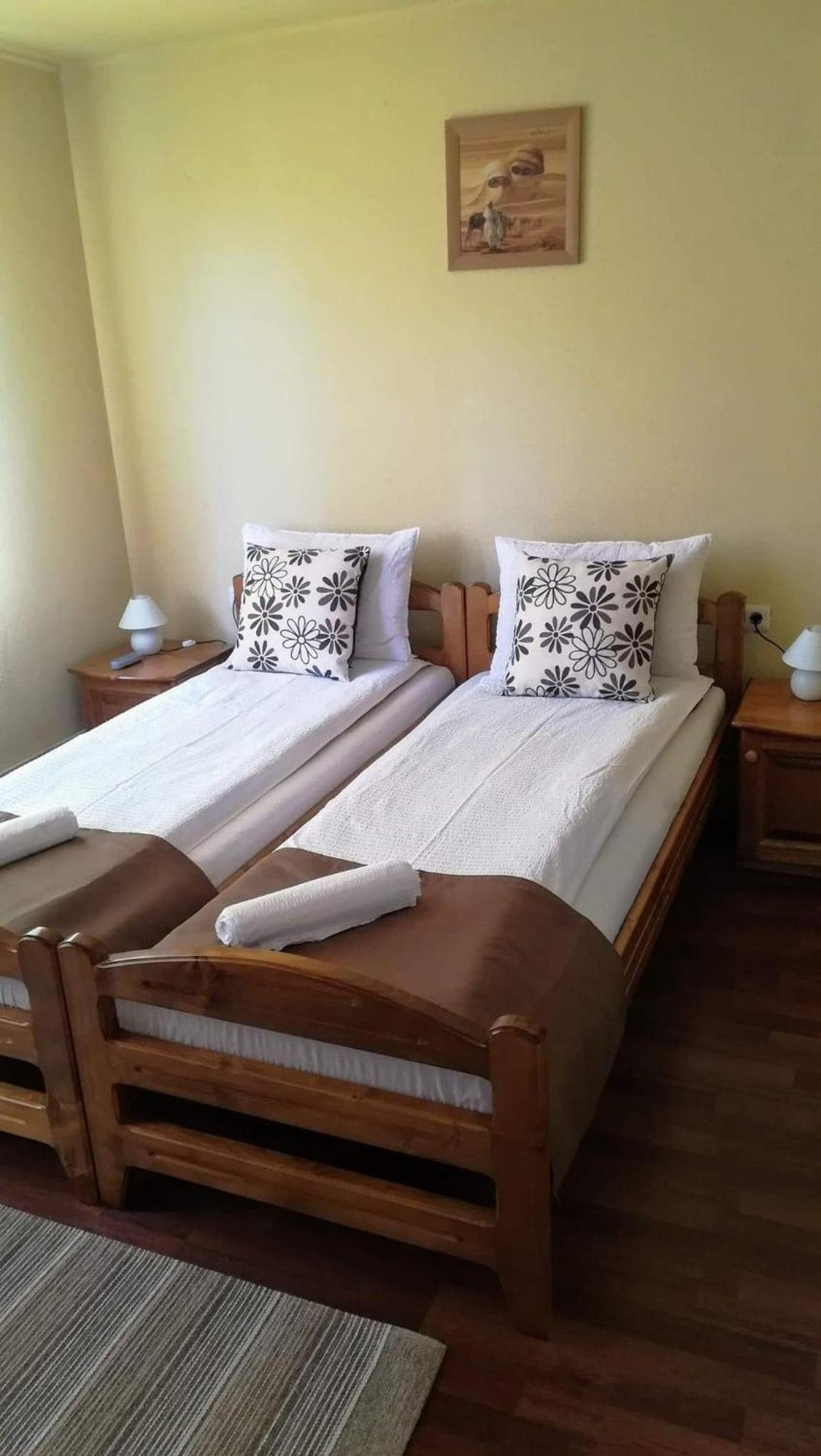 Standard Twin Room - Photo 3