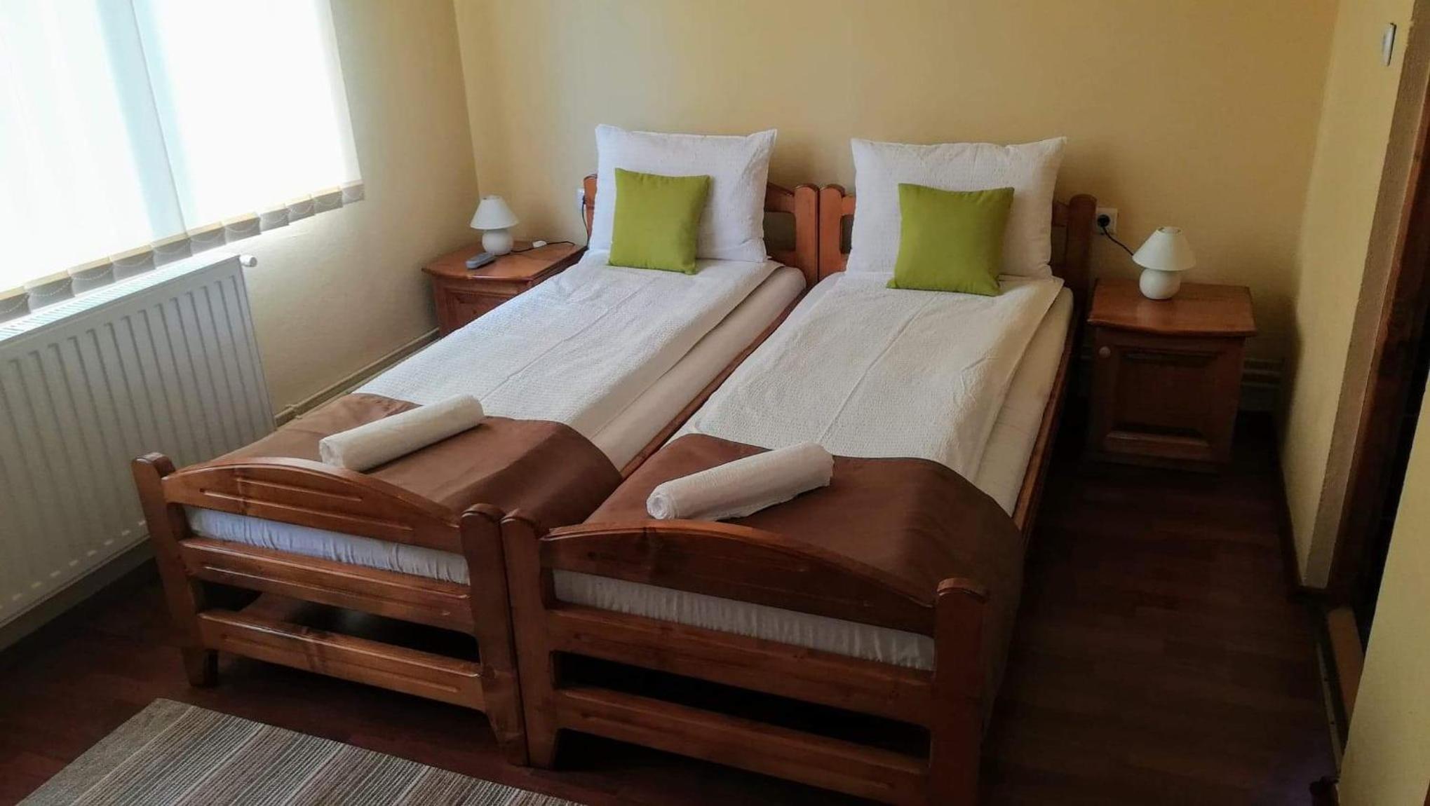 Standard Twin Room - Photo 4