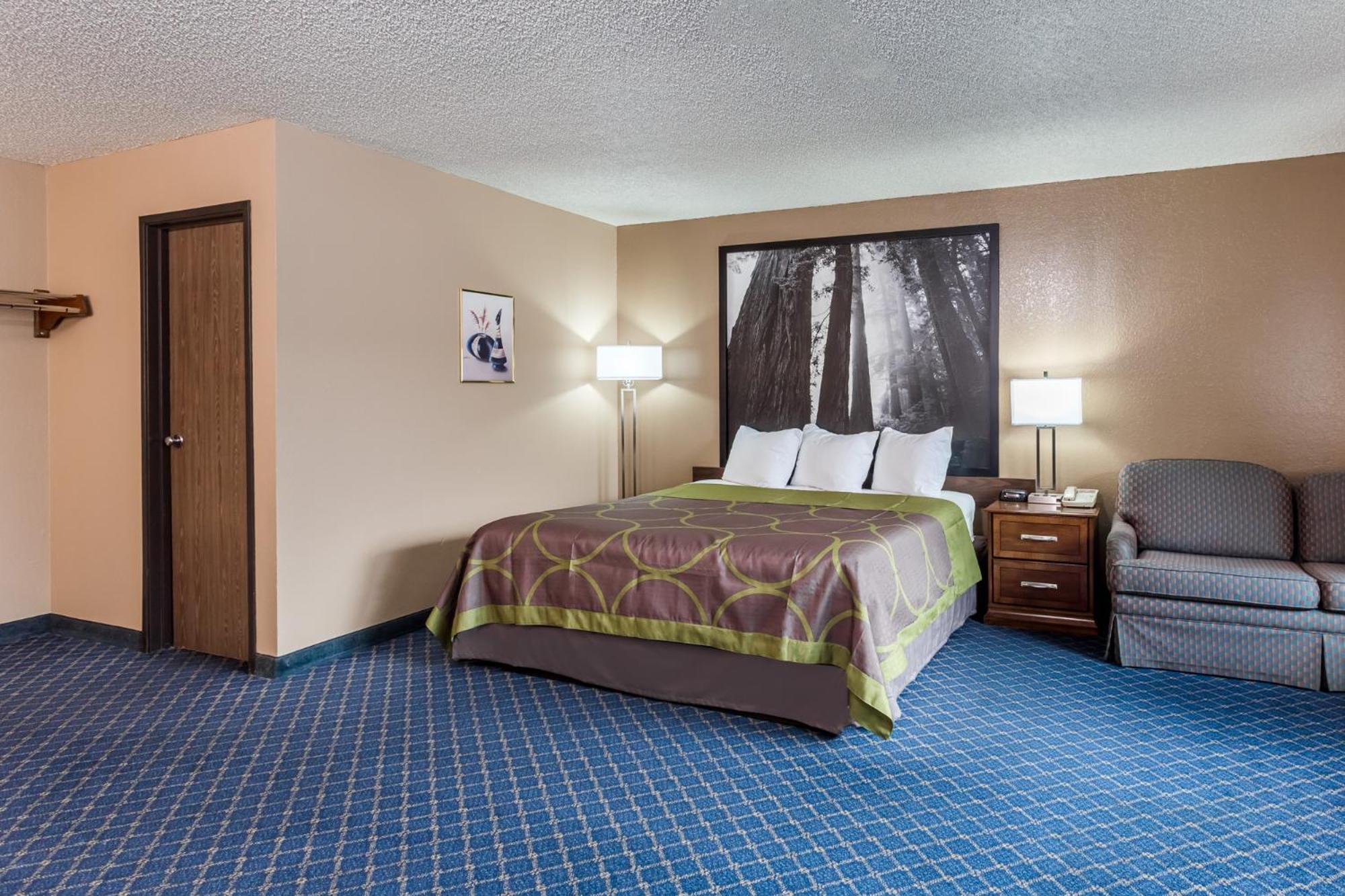 Queen Room - Non-Smoking - Photo 6
