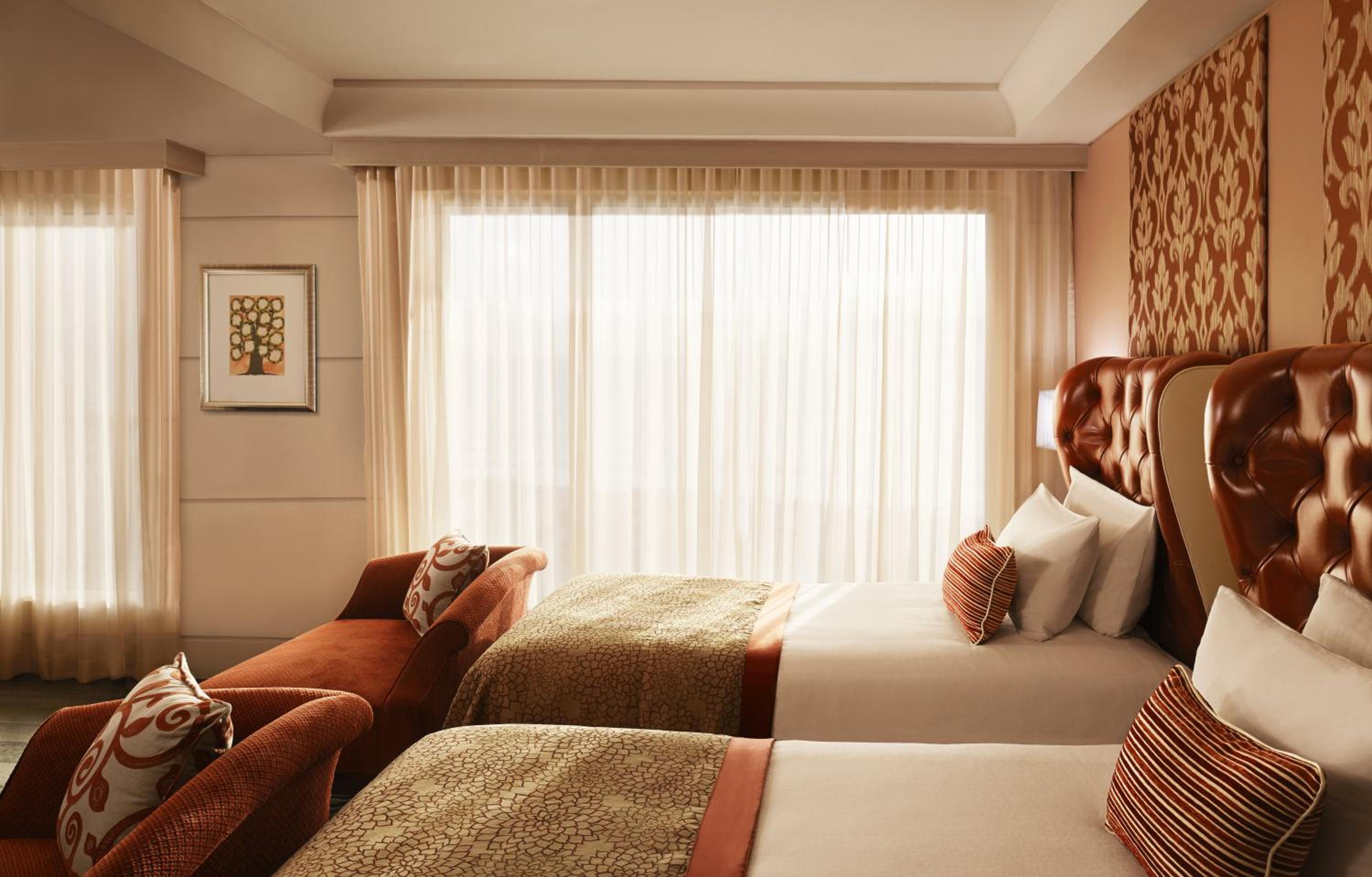 Taj Club Room City View Twin Bed - Photo 5