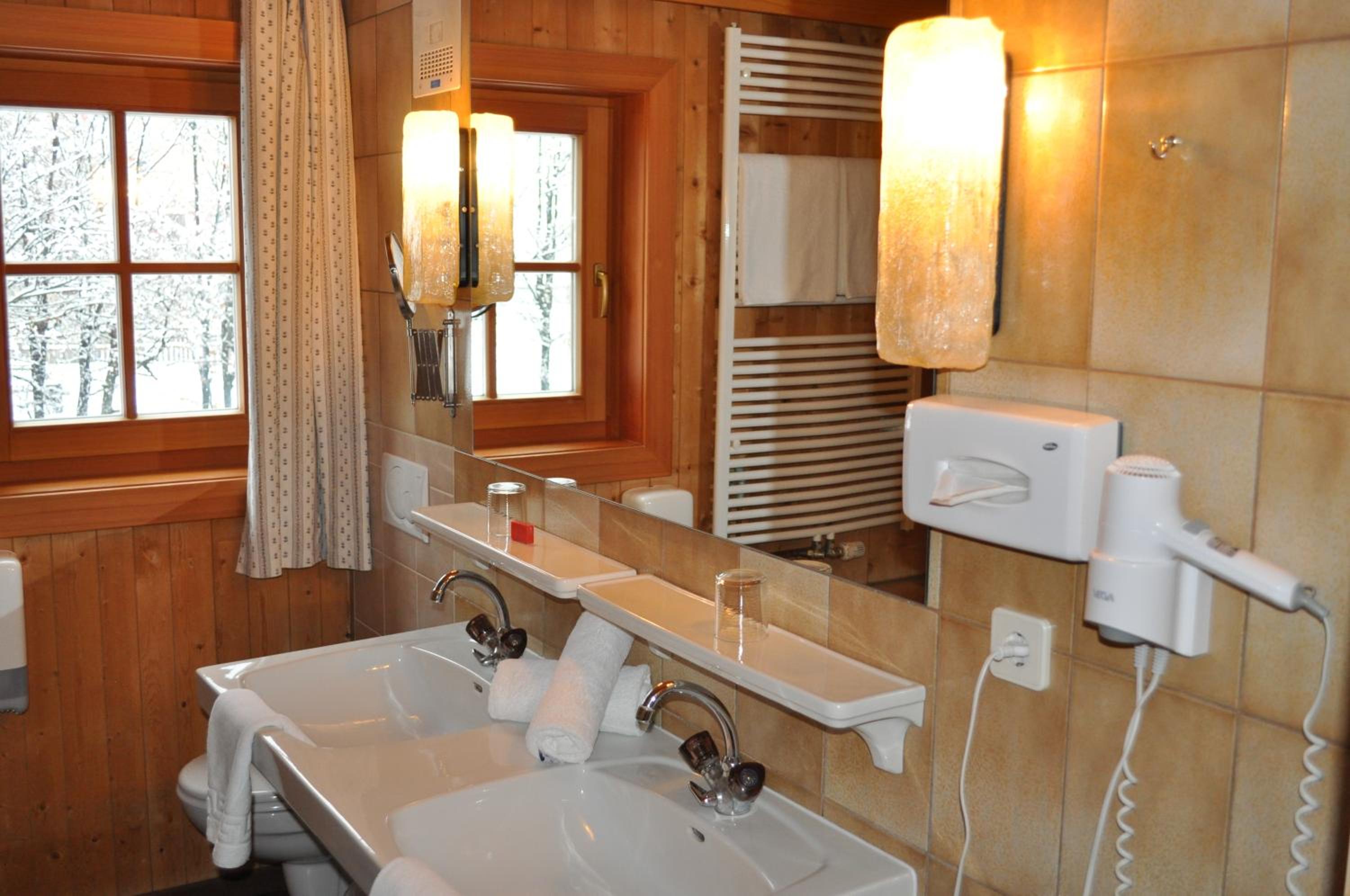 Junior Suite (2 Adults + 2 Children) - Photo 4