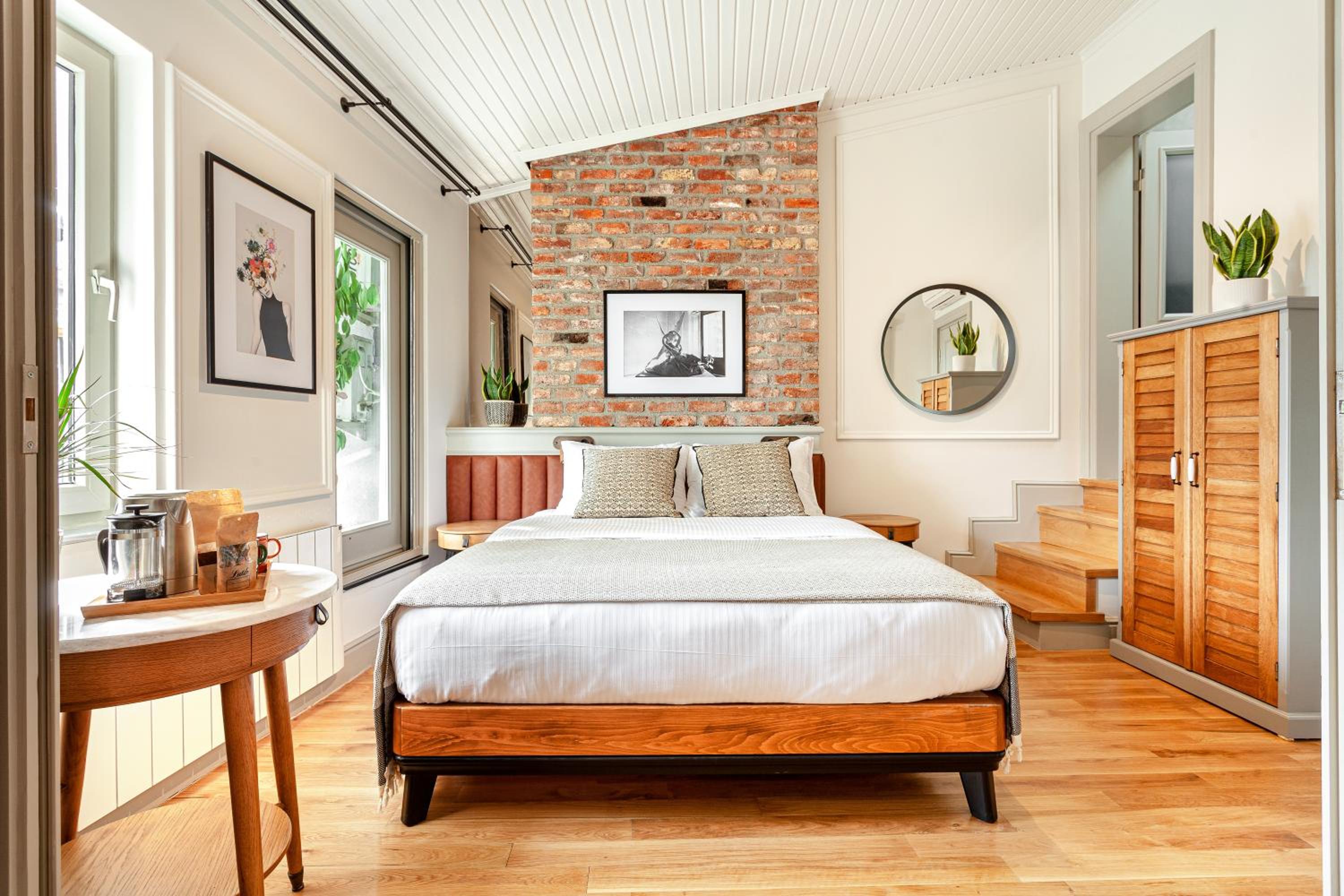 King Suite with Balcony photo 2