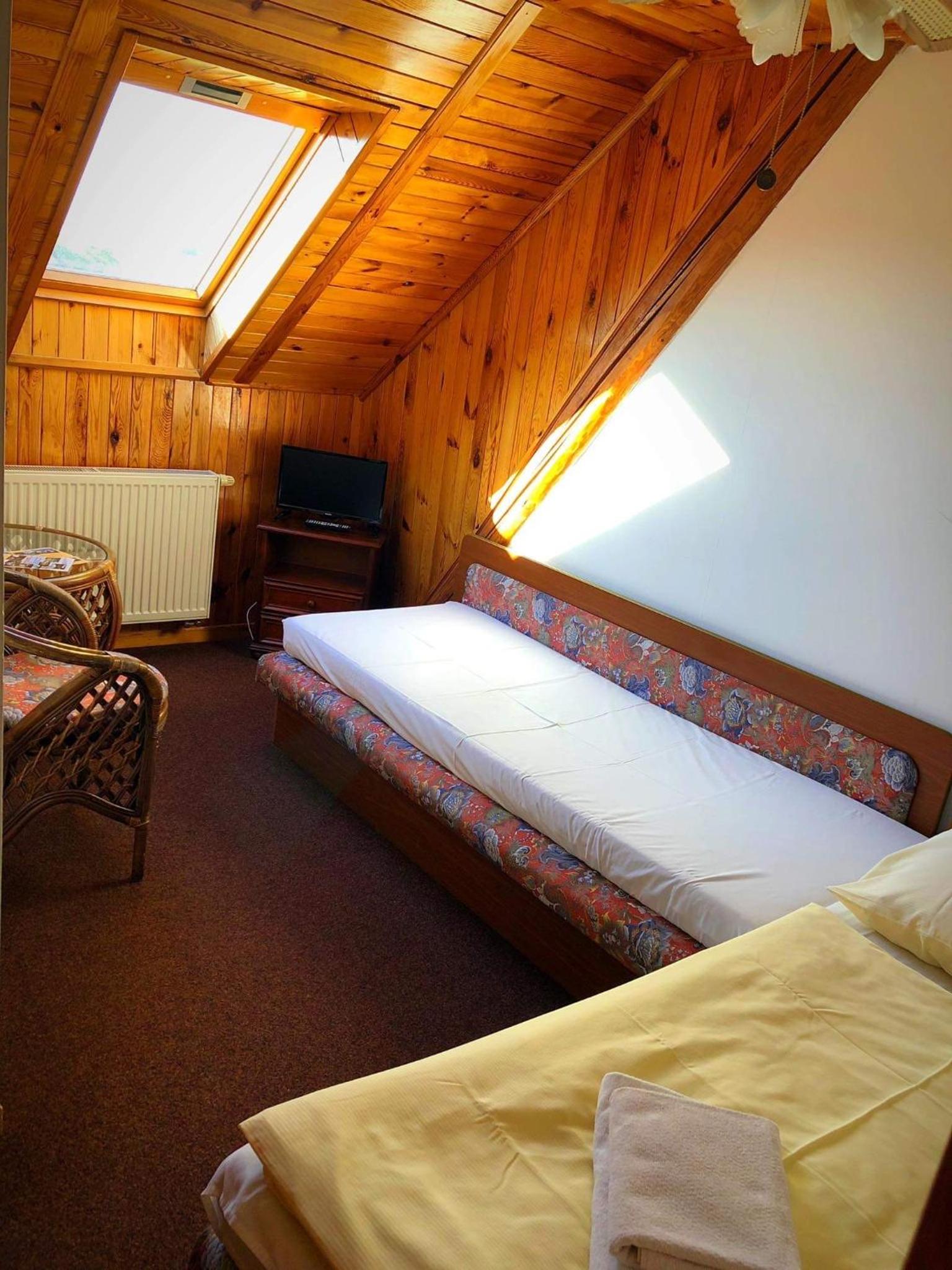 Standard Twin Room - Photo 2