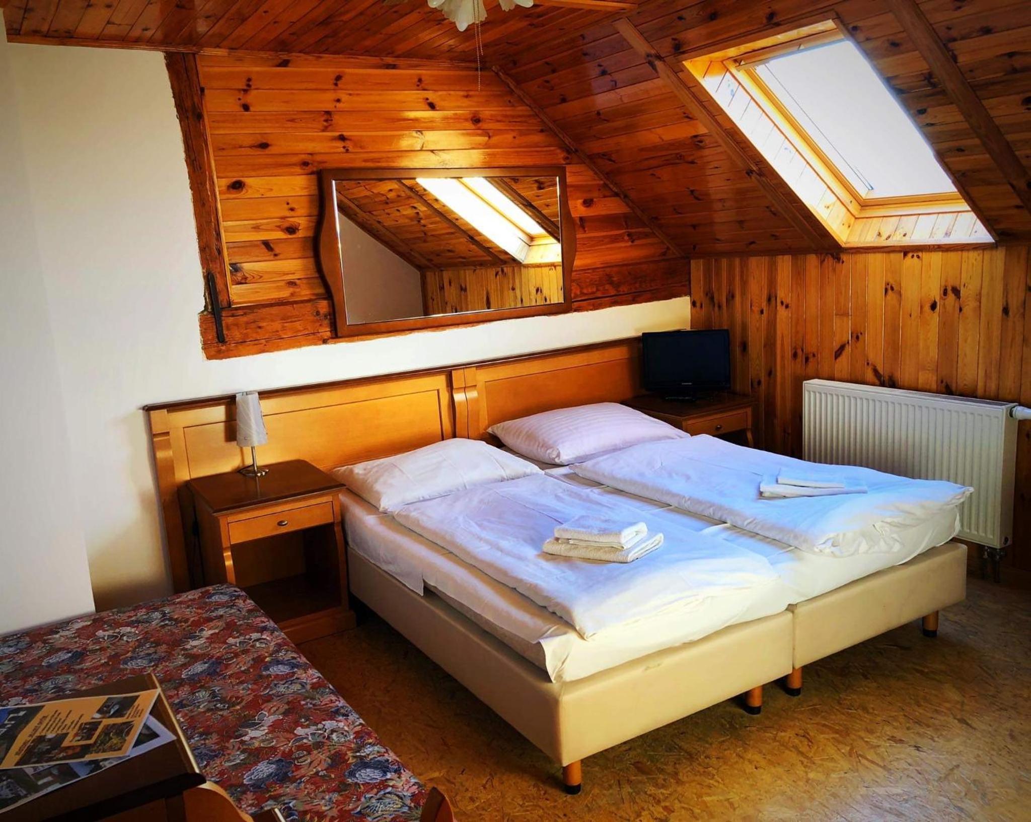 Triple Room with Bathroom - Photo 8
