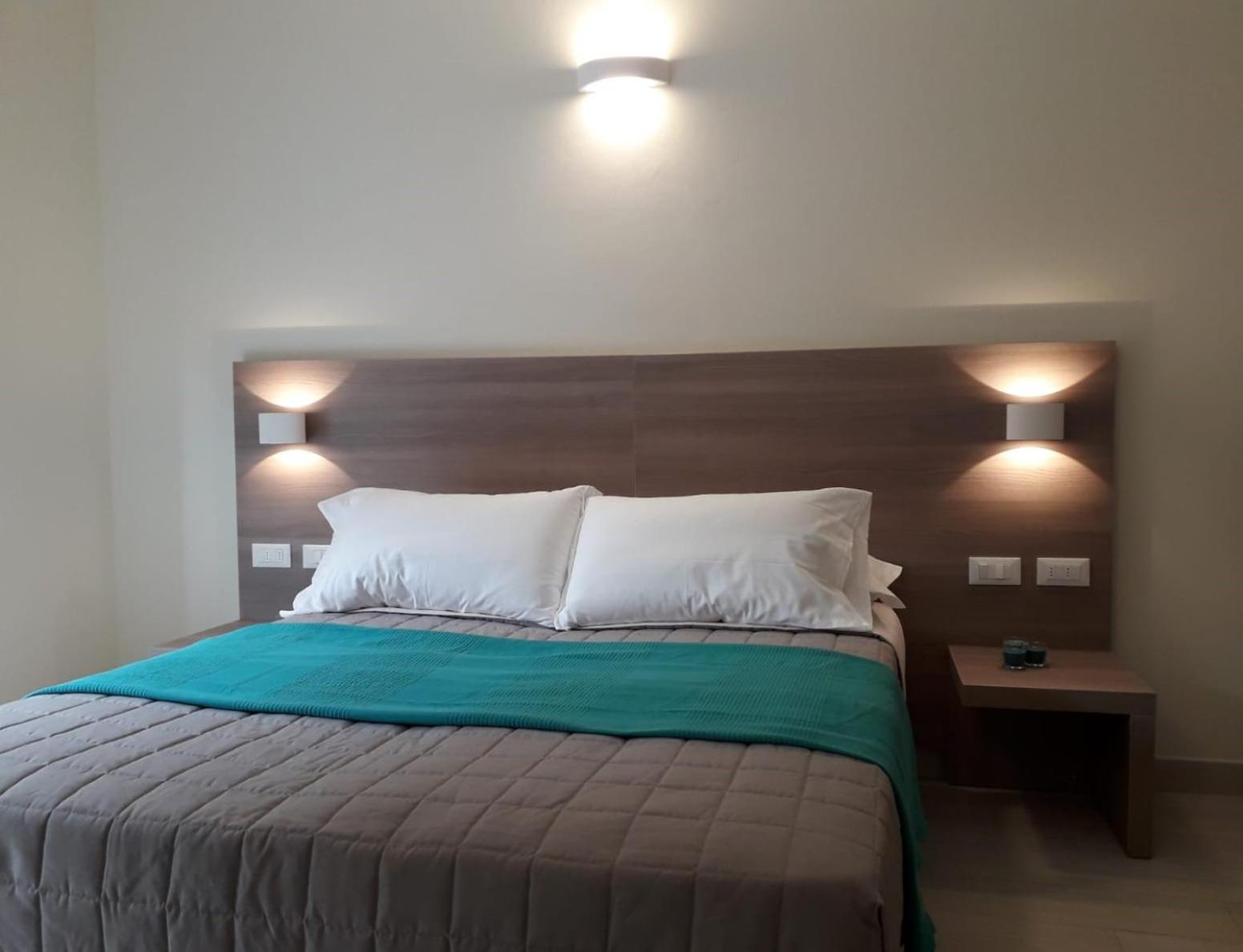 Standard Double Room - Photo 3