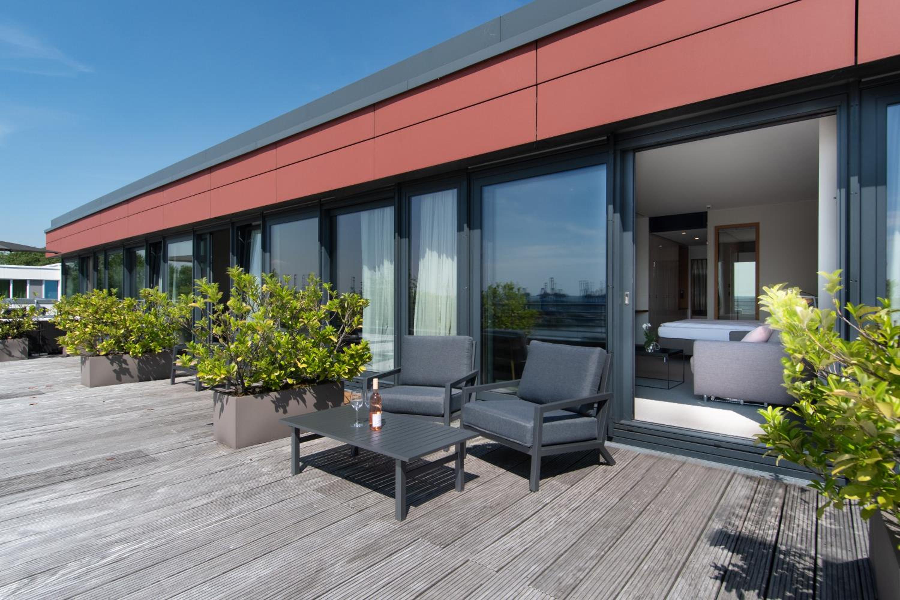 Suite with Terrace on the Elbe river - Photo 11