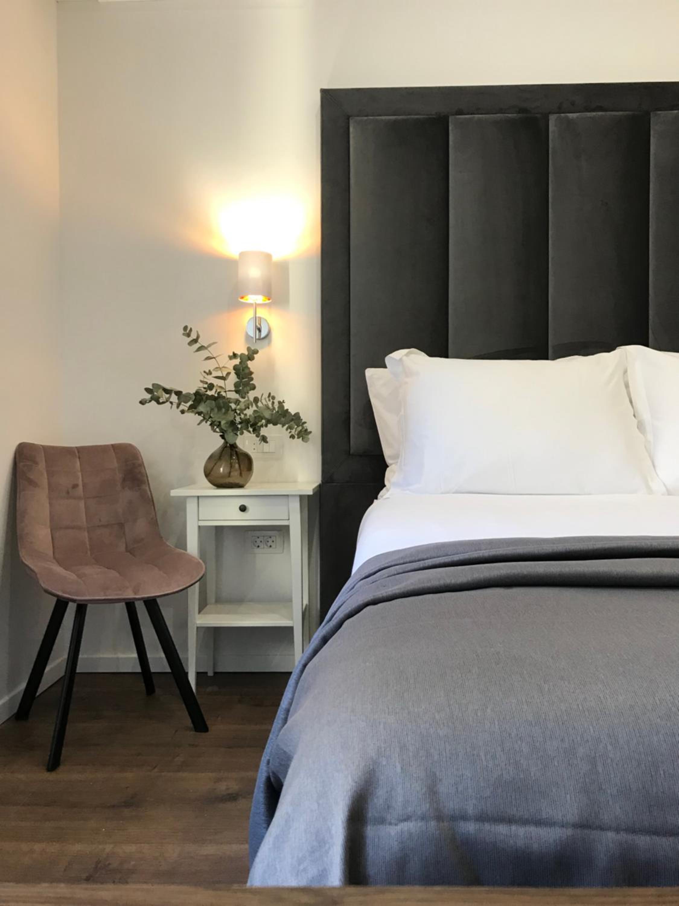 Deluxe Double Room - Photo 9