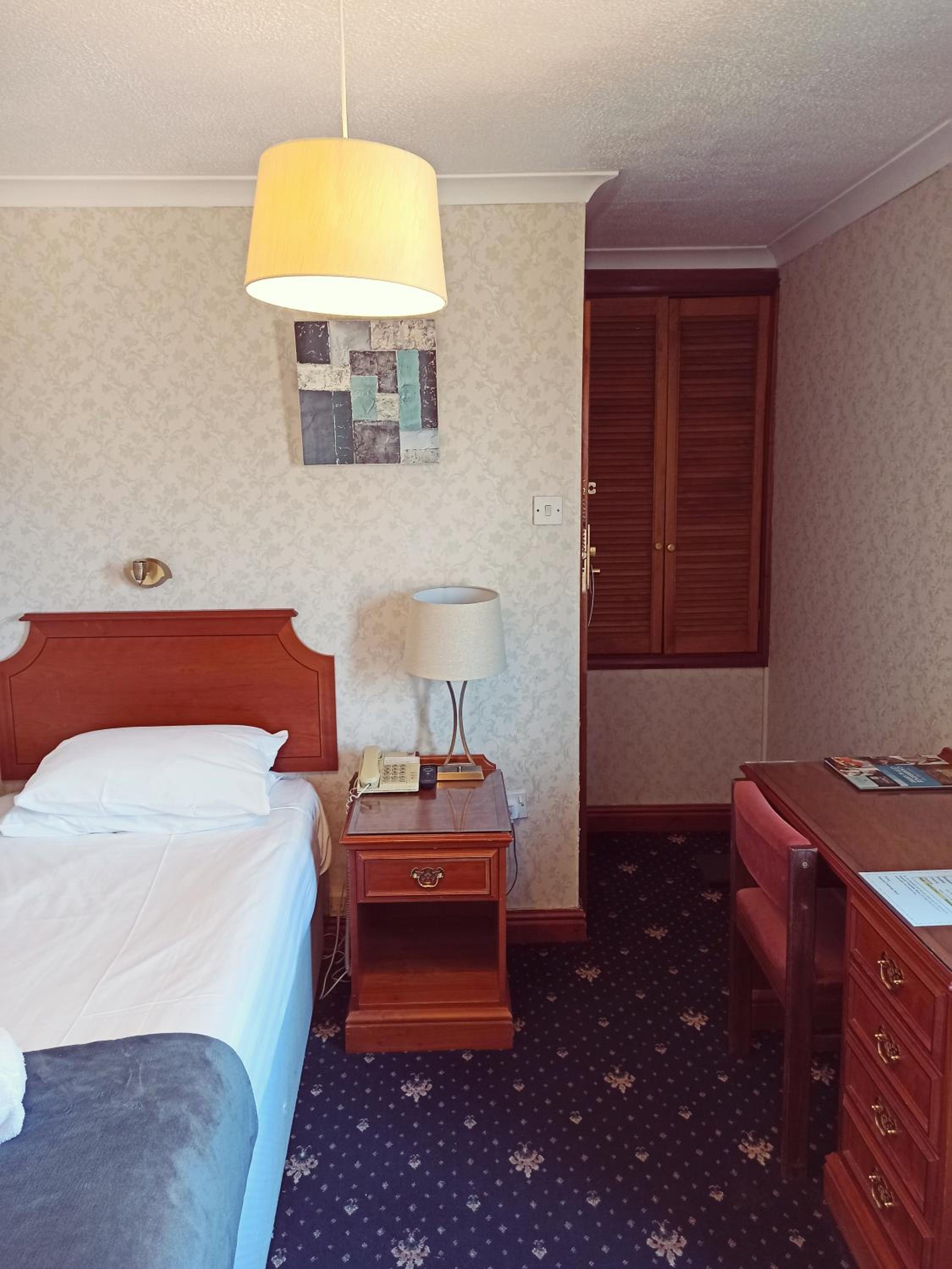 Single Room With Private Bathroom photo 2