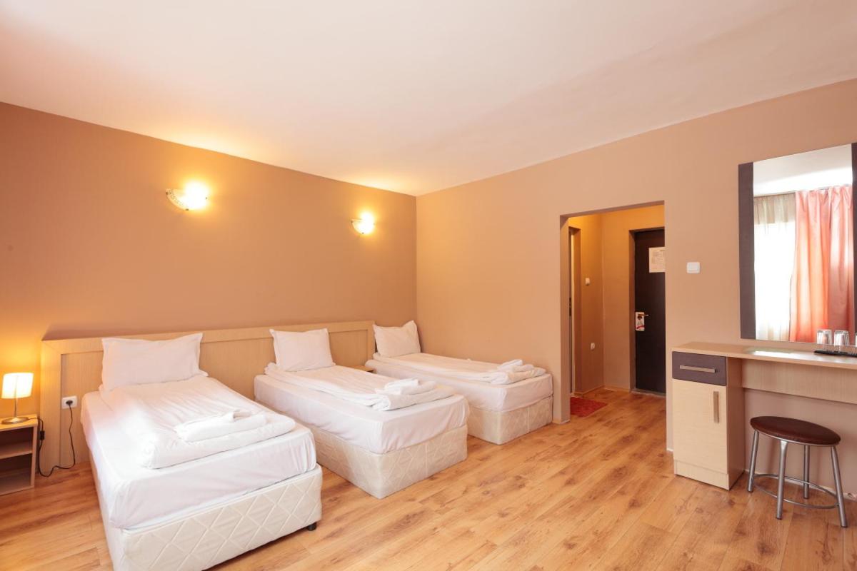 Triple Room photo 2