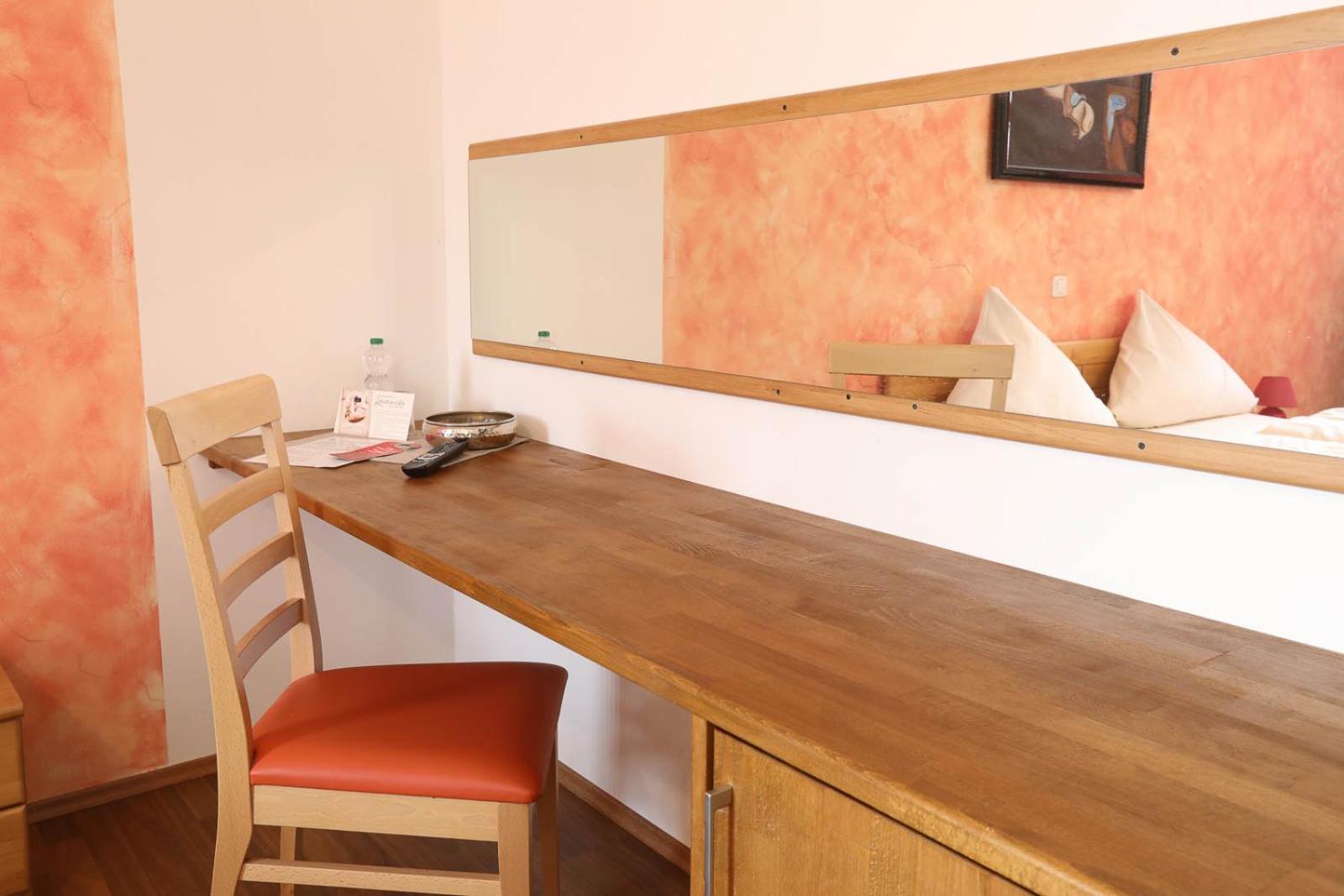 Large Double Room photo 3