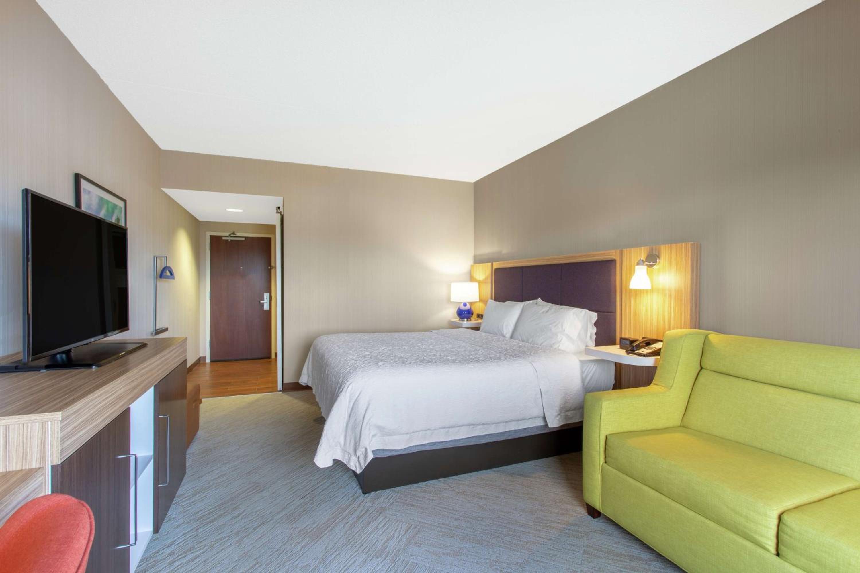 King Room with King Bed - Non-Smoking