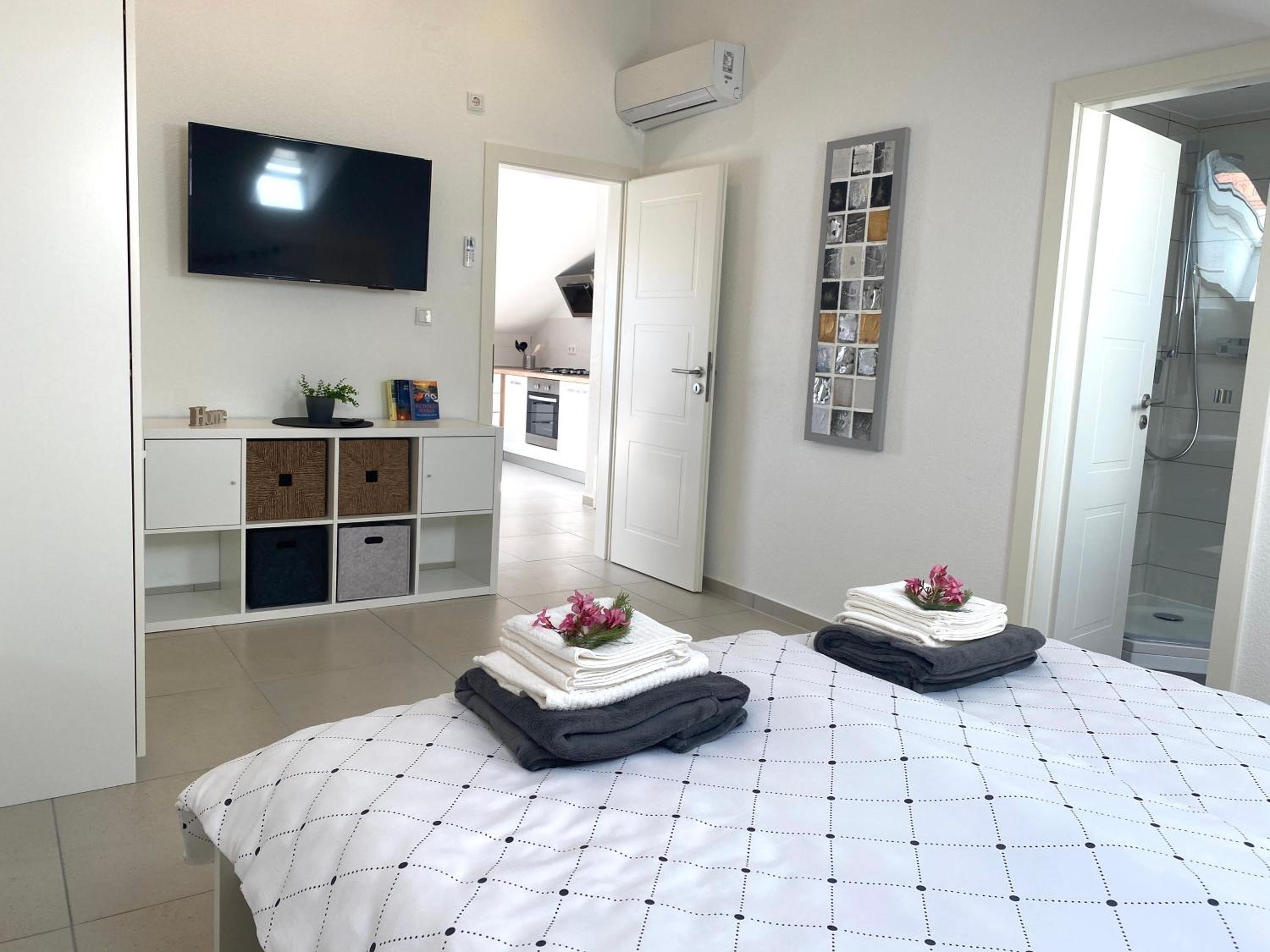 Deluxe Suite with Sea View - Photo 5