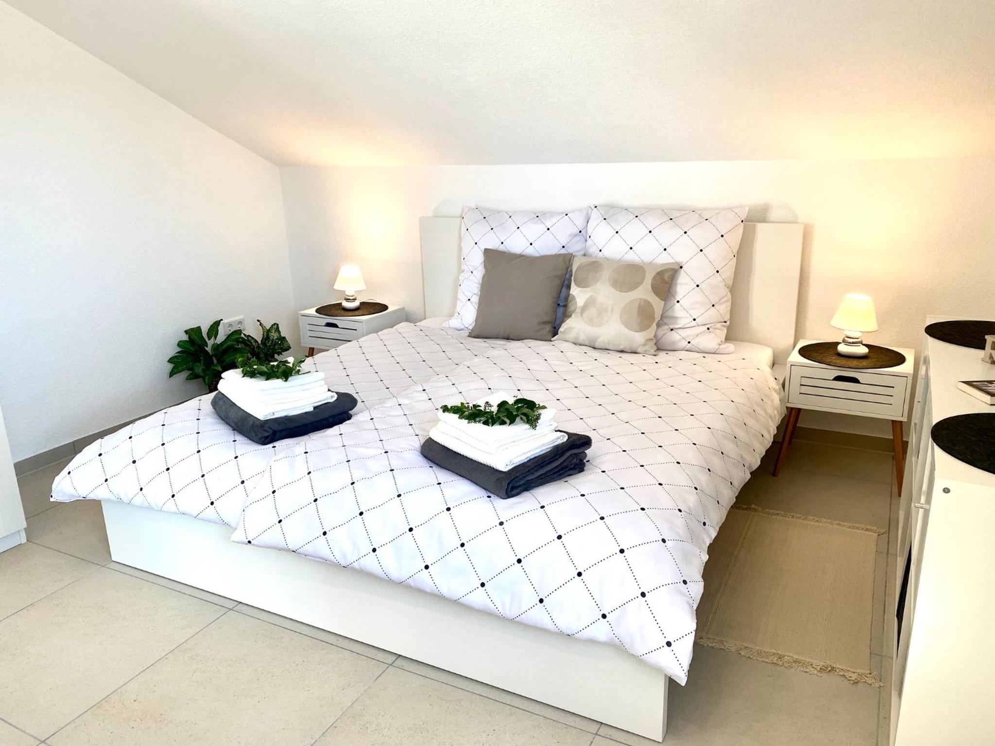 Deluxe Suite with Sea View - Photo 26