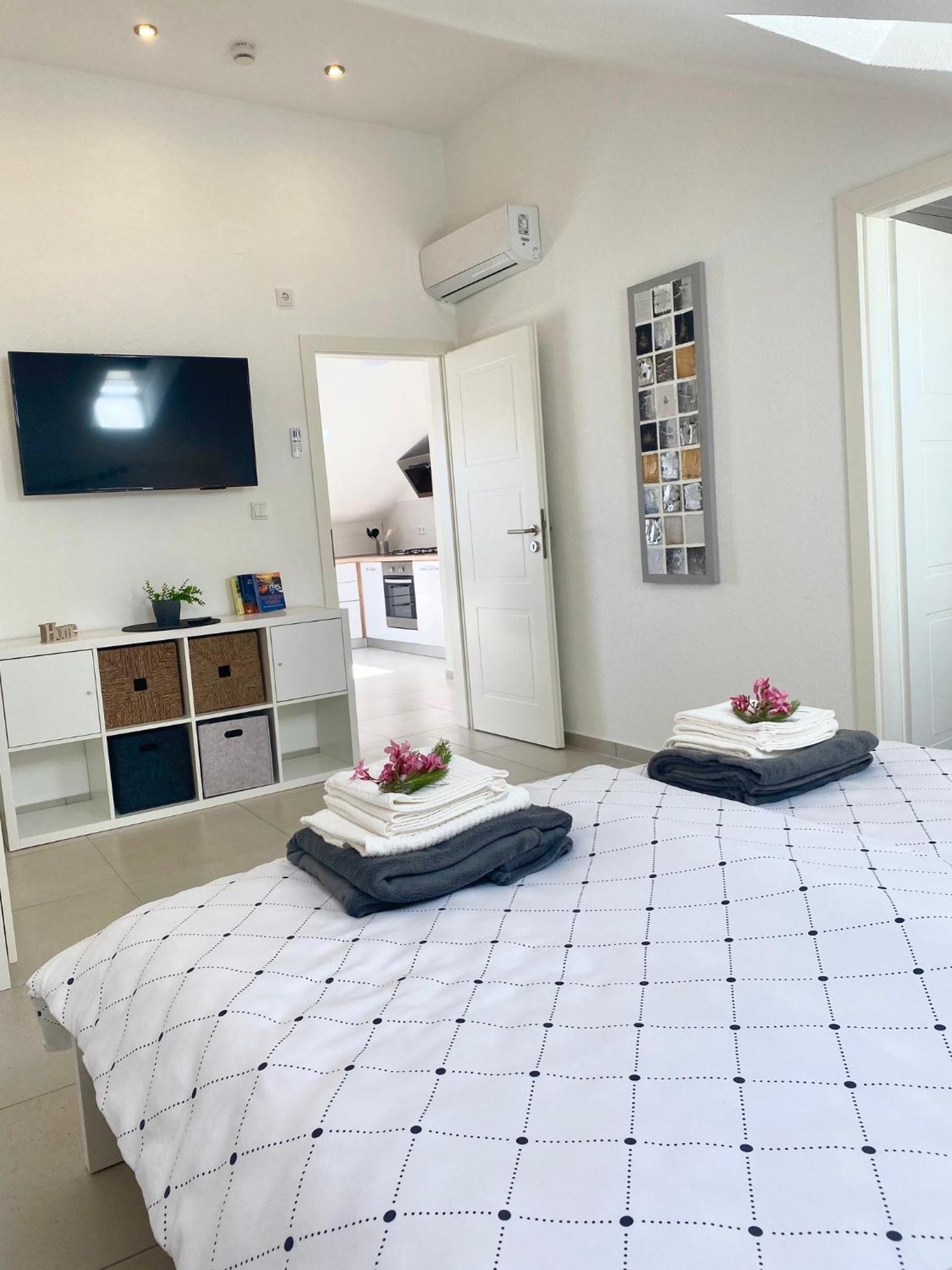 Deluxe Suite with Sea View - Photo 8