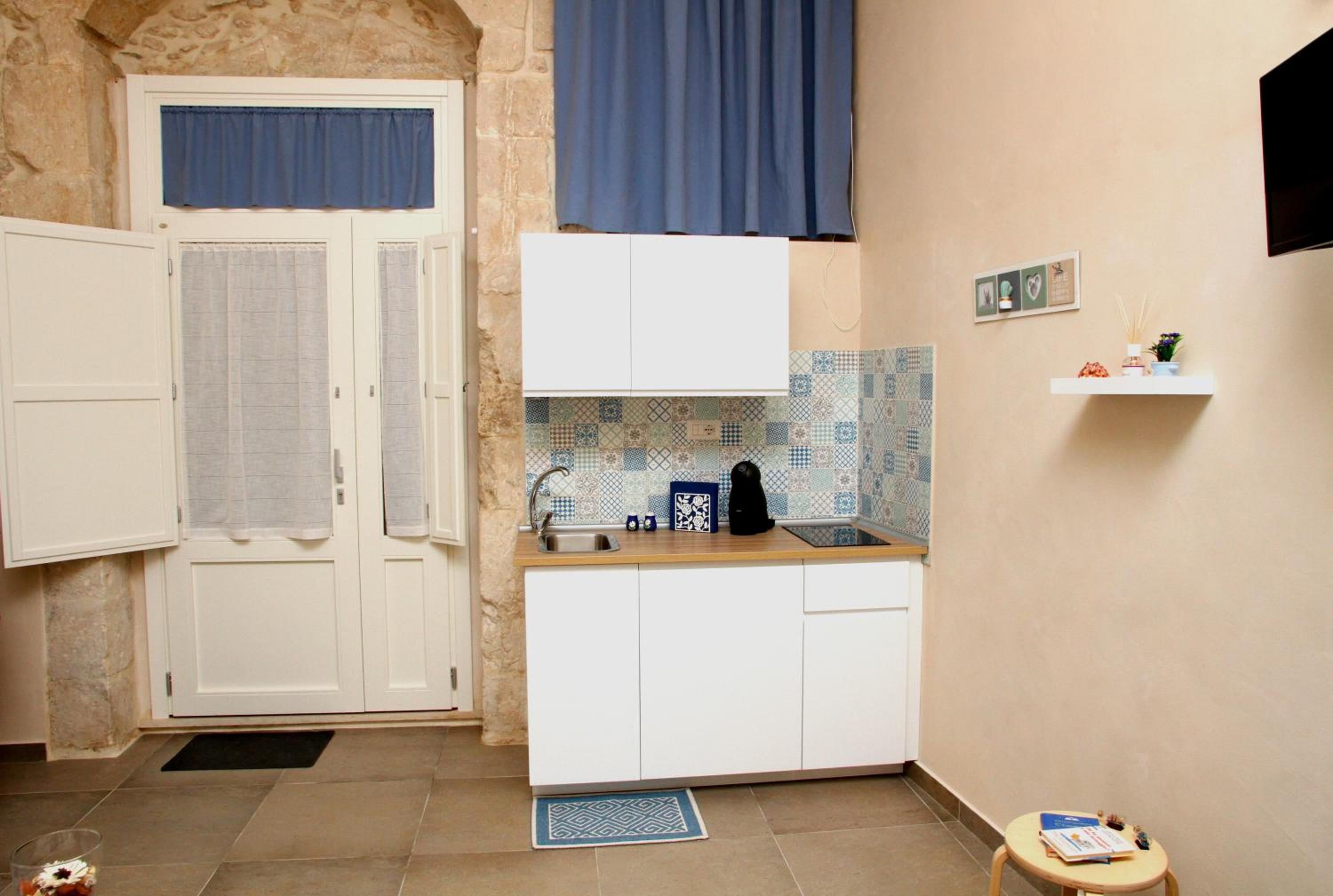 Studio Apartment - Photo 3