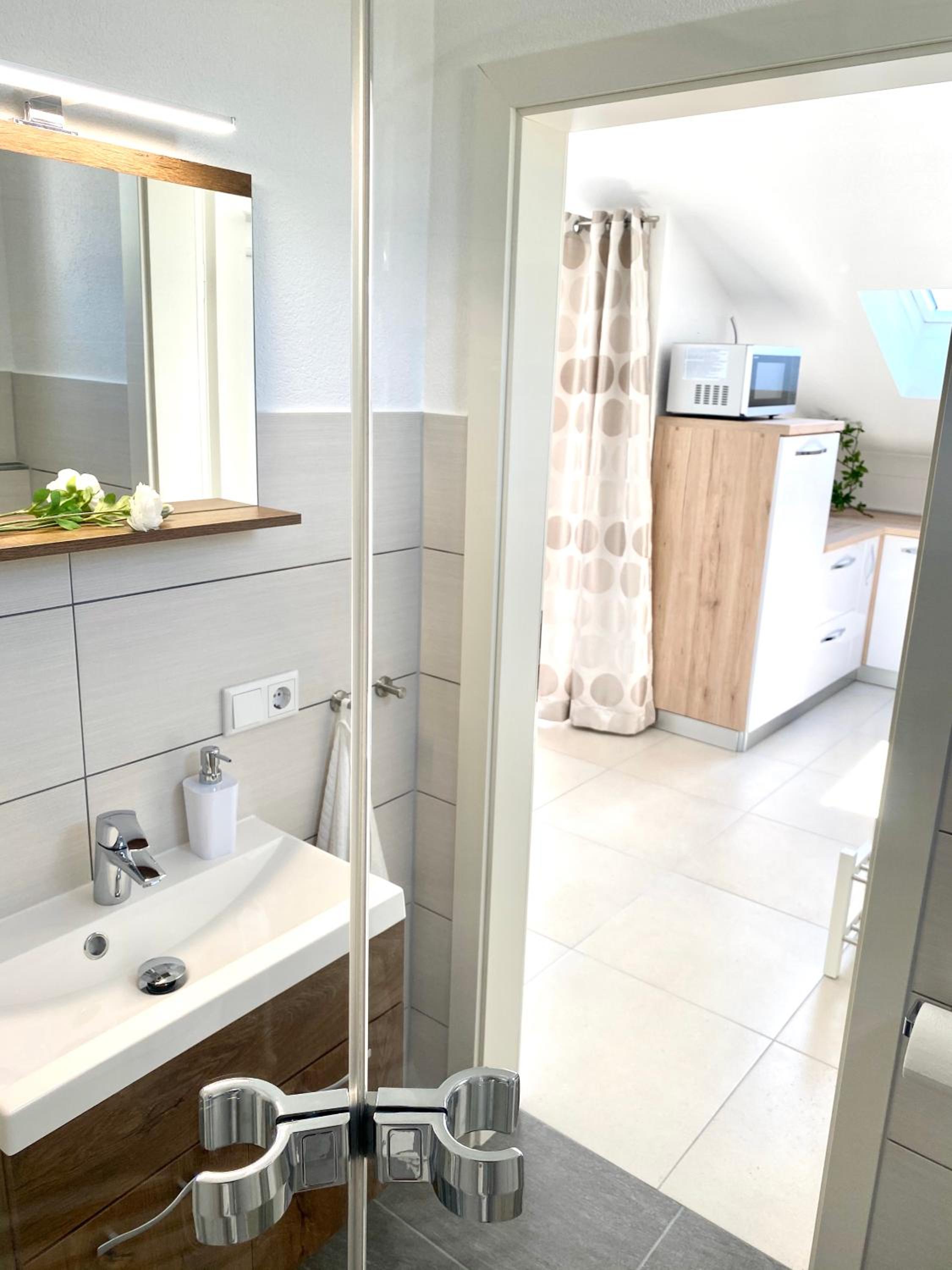 Deluxe Suite with Sea View - Photo 45