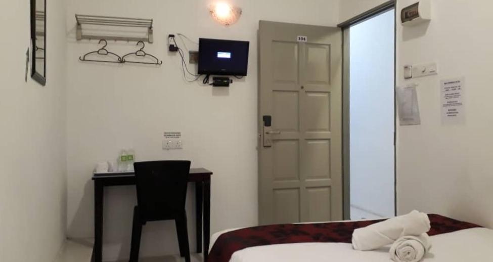 Budget Double Room photo 2