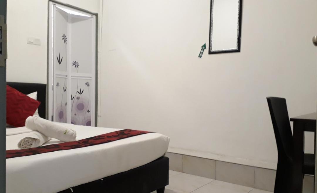 Budget Double Room photo 3