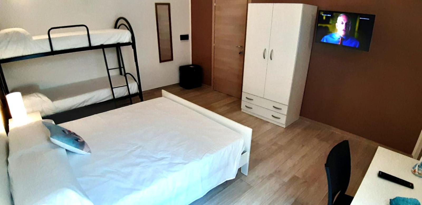 Quadruple Room - Photo 2