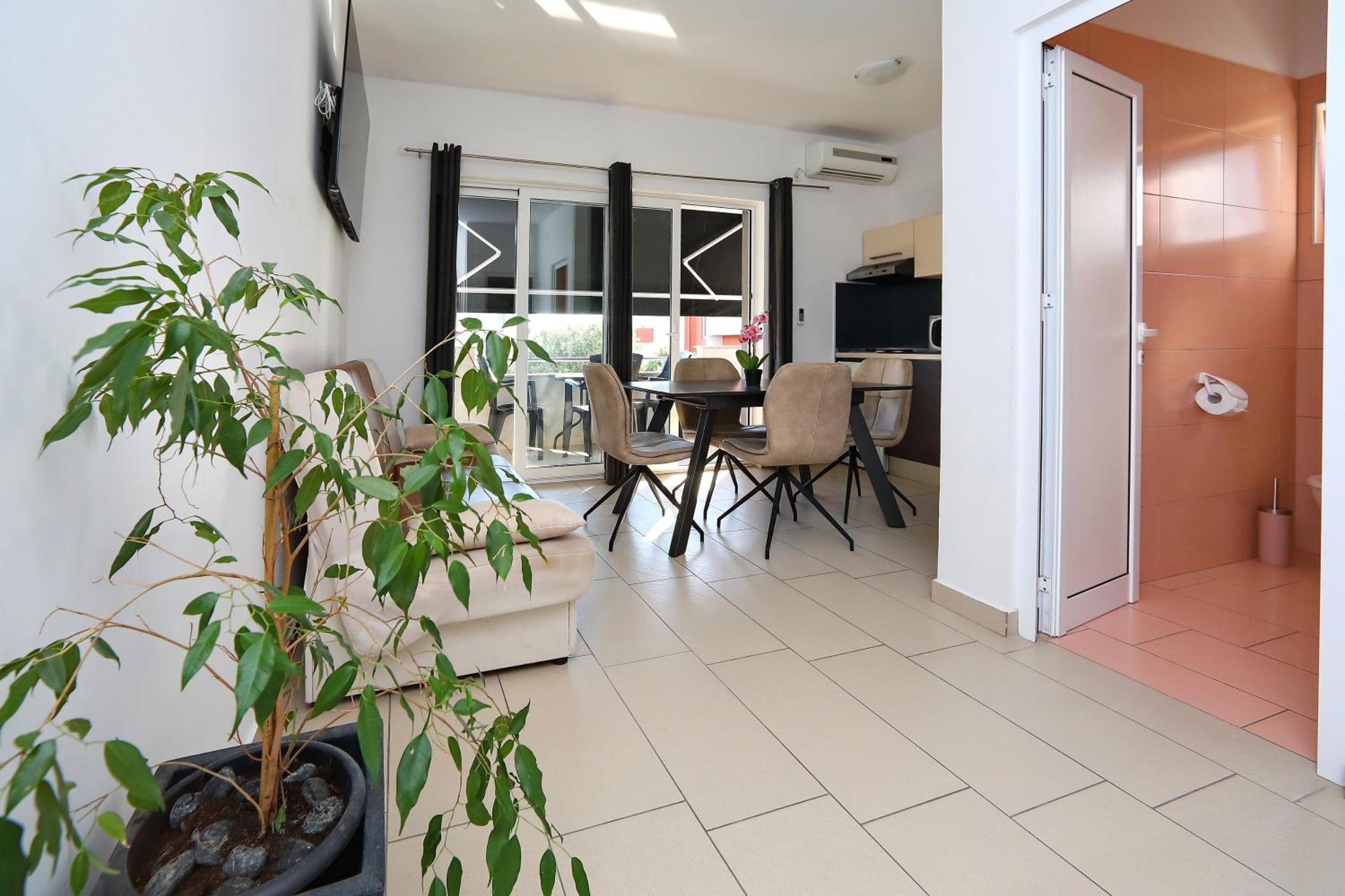 One-Bedroom Apartment with Balcony (4 Adults) photo 1