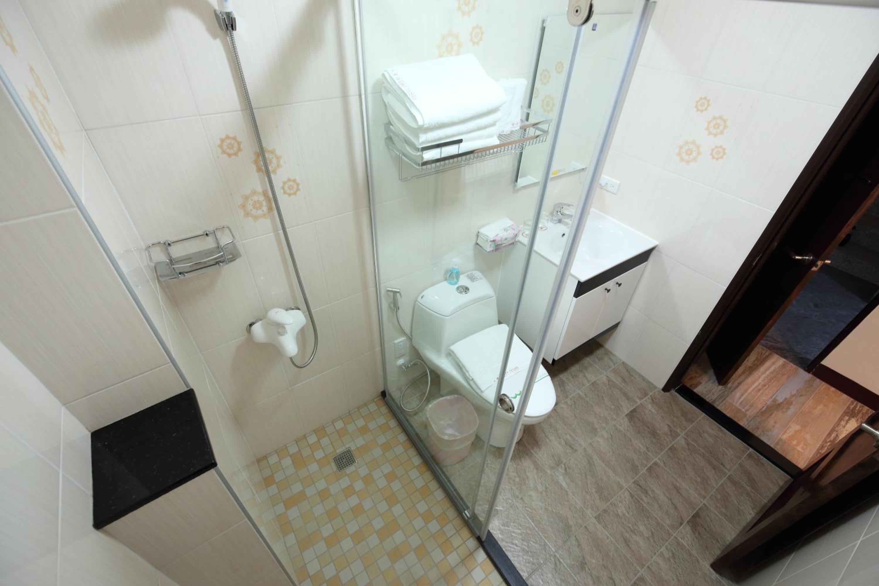 Quadruple Room - Photo 15
