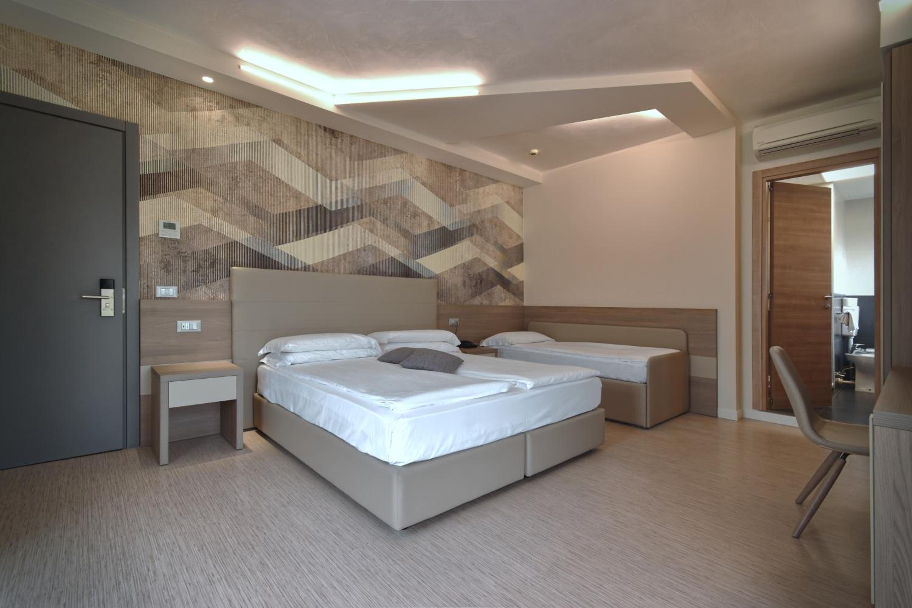 Deluxe Double Room with Side Sea View