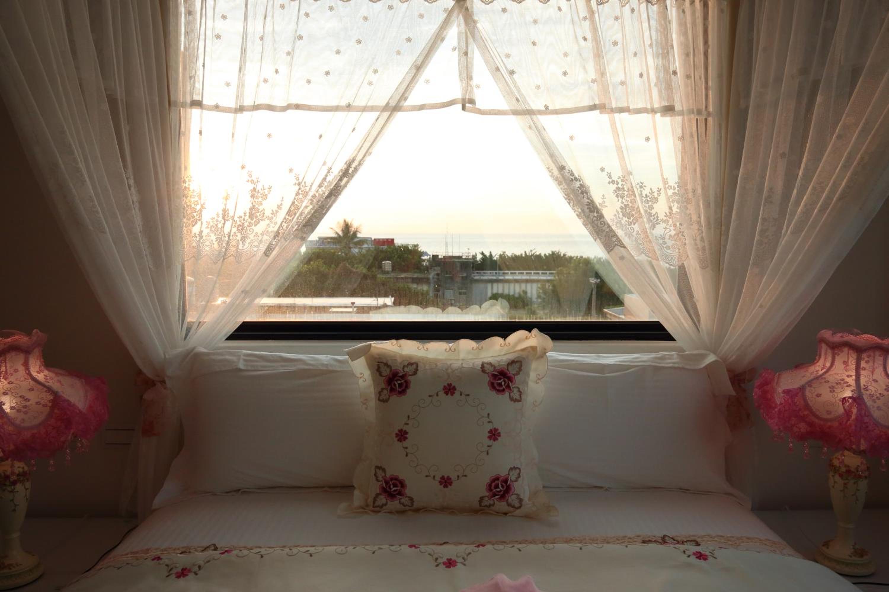Deluxe Double Room - Photo 11
