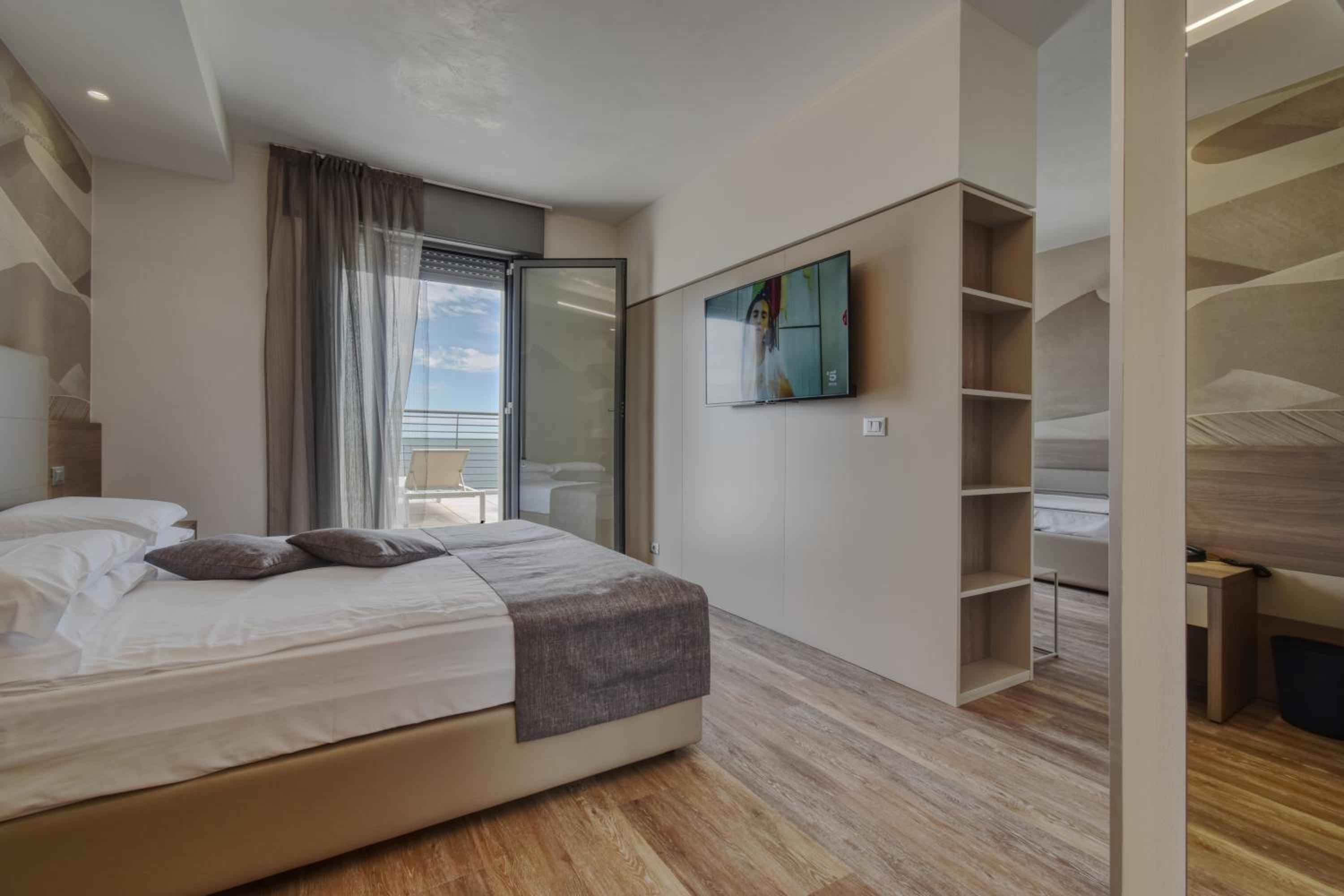 Suite with Front Sea View