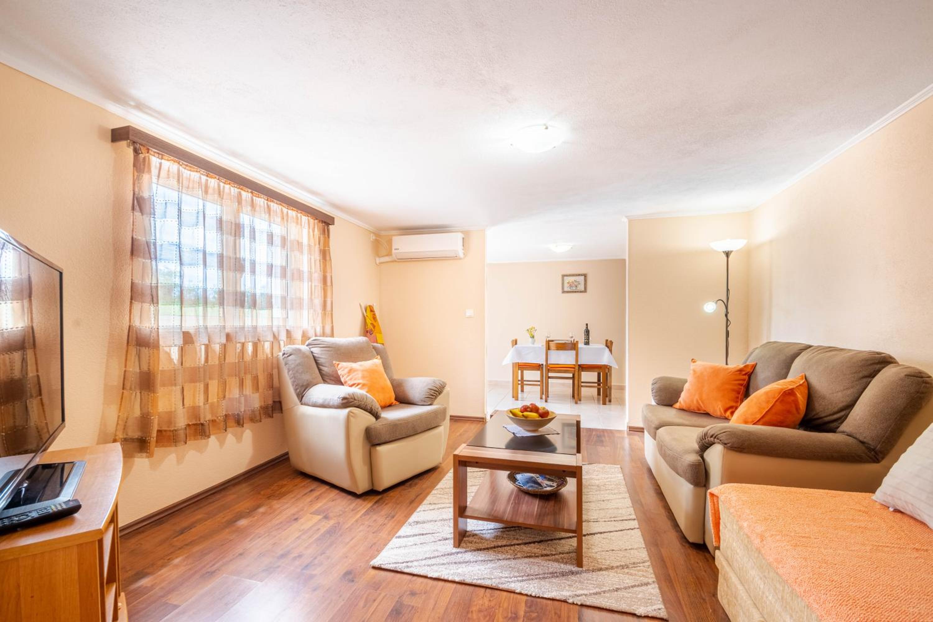 One-Bedroom Apartment with Terrace and Sea View photo 2