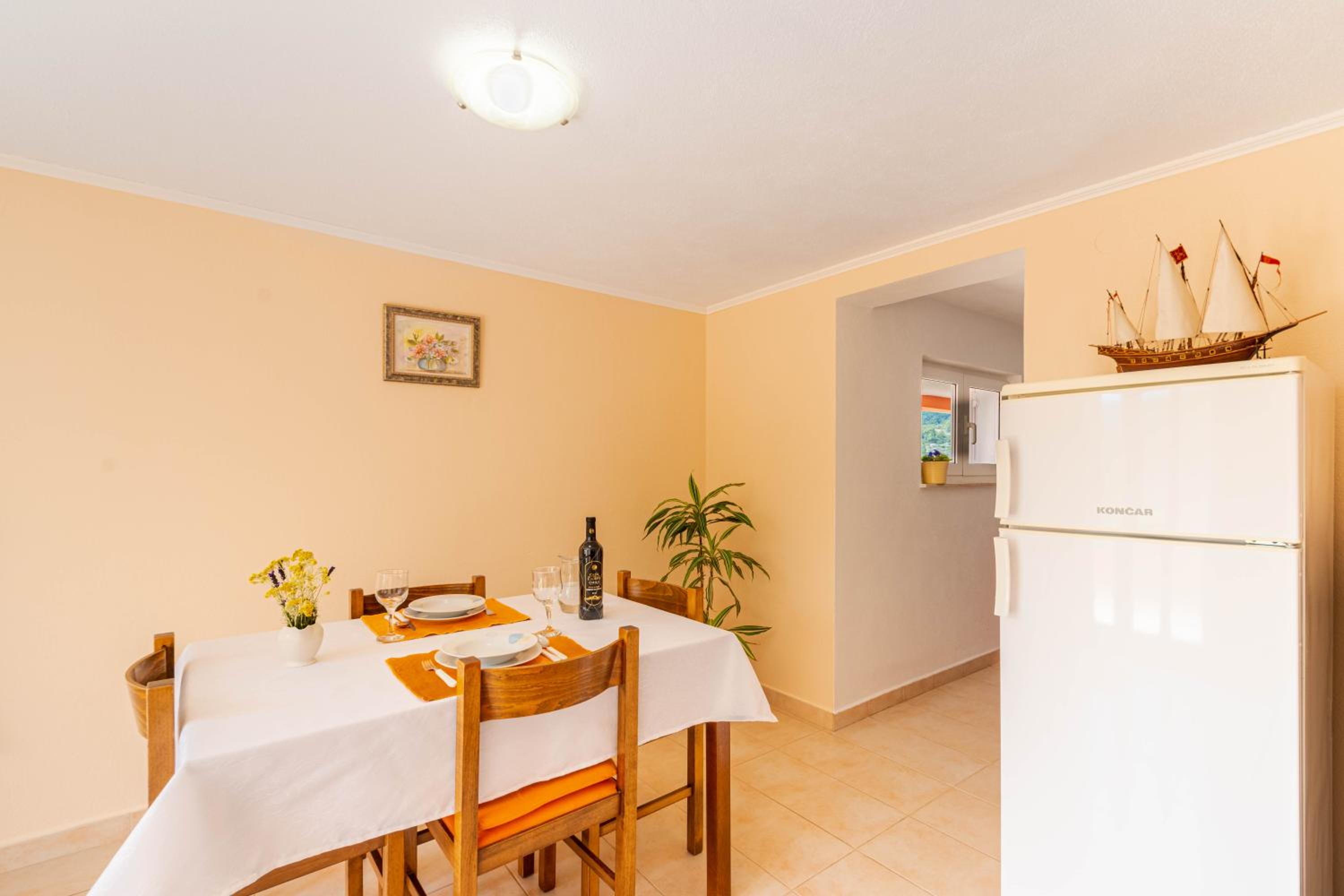 One-Bedroom Apartment with Terrace and Sea View photo 3