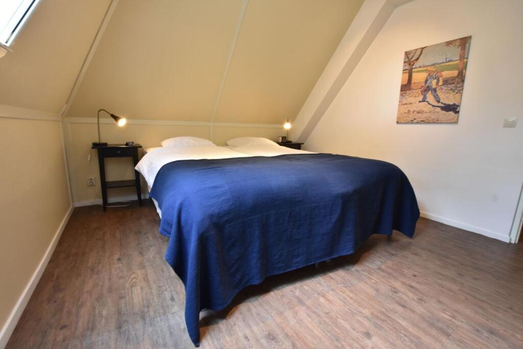 Eight-Bedroom House photo 2