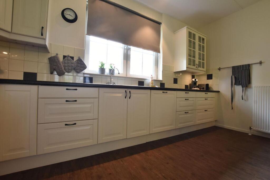 Eight-Bedroom House photo 3