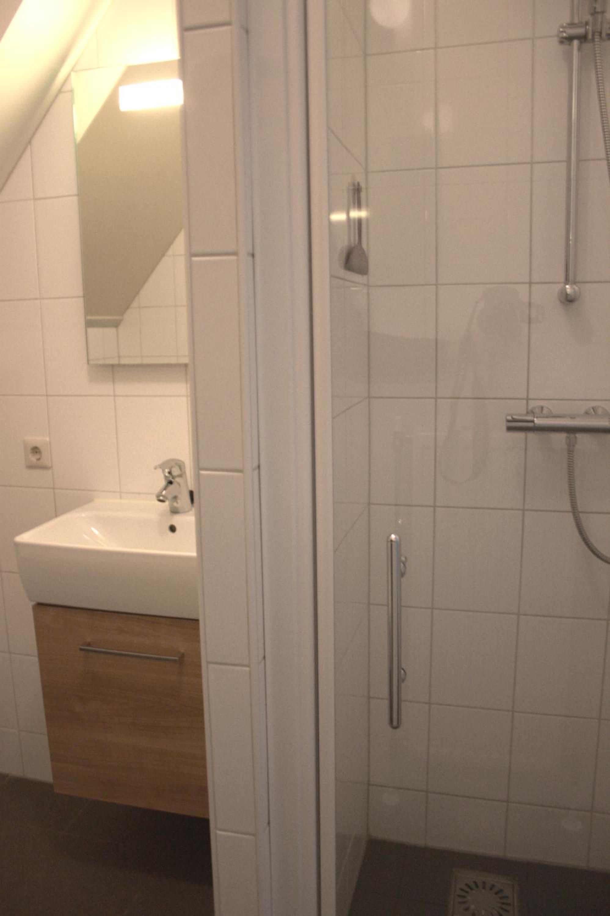 Eight-Bedroom House photo 3