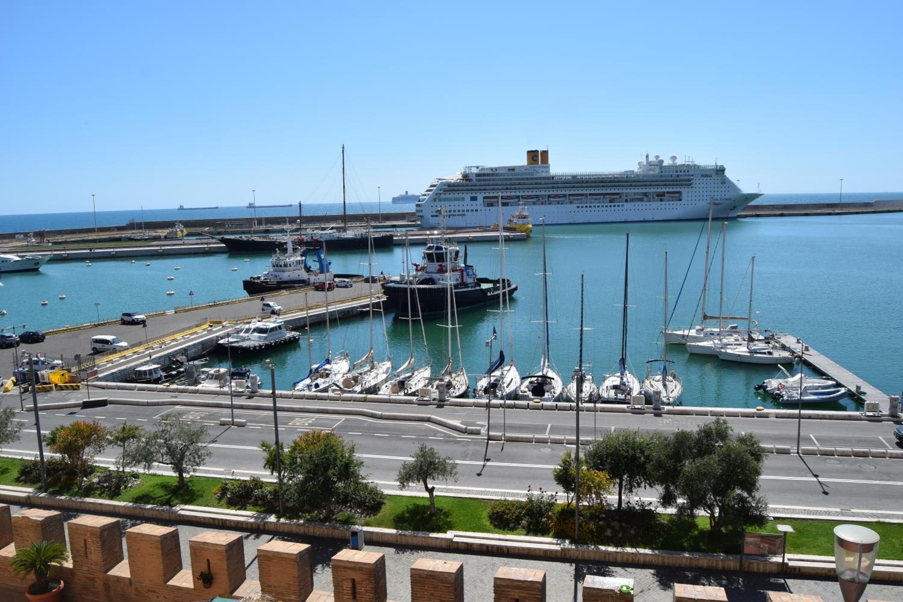 Deluxe Double Room with Sea View - Photo 8