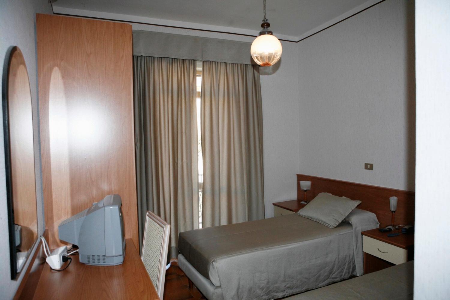 Double or Twin Room - Photo 2