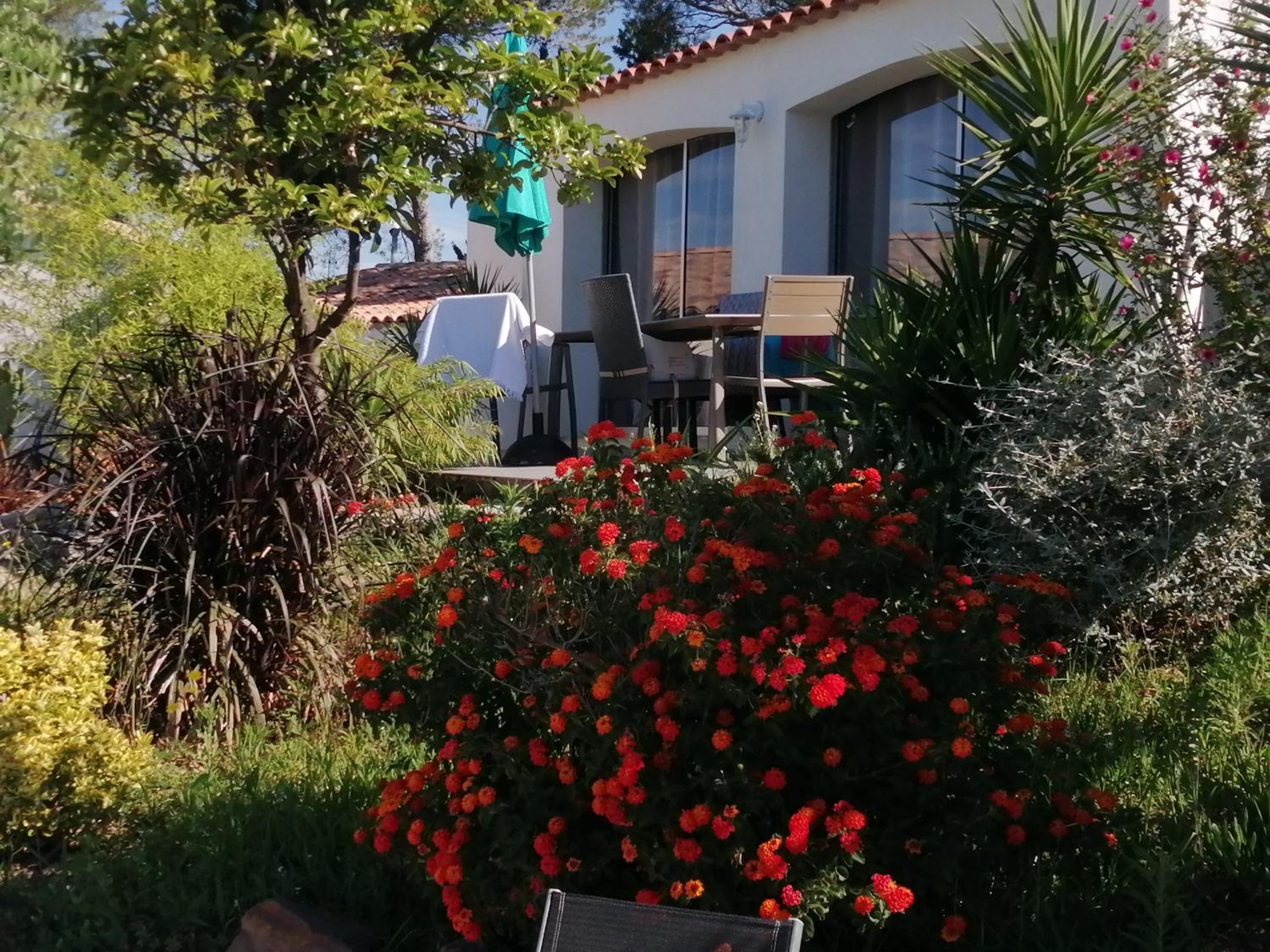 Villa with Pool View and Terrace - Photo 4