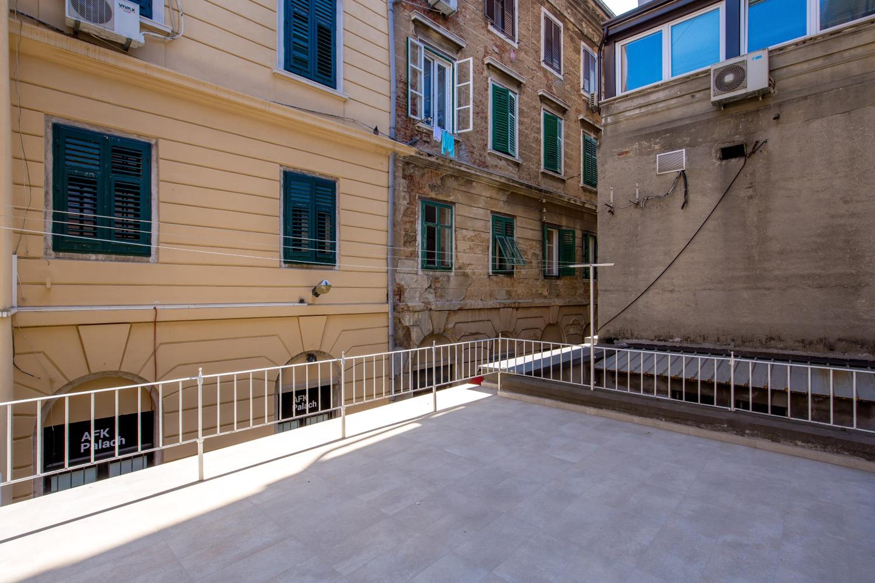 Studio with Terrace - Photo 15