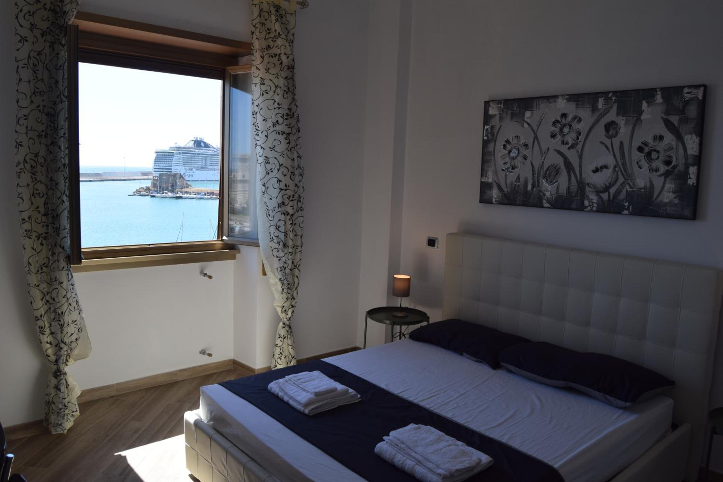 Deluxe Double Room with Sea View - Photo 1