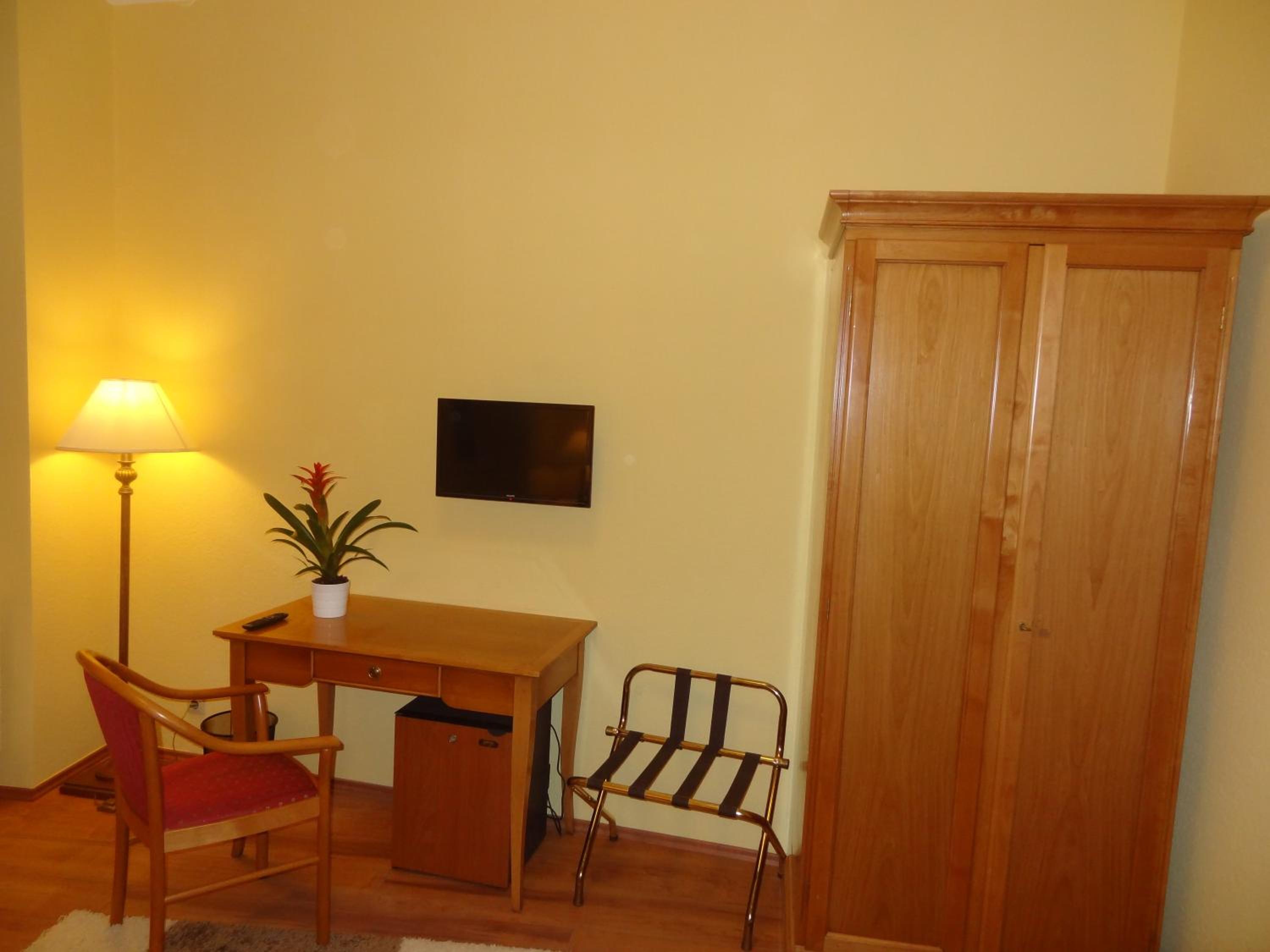 One-Bedroom Apartment - Photo 11