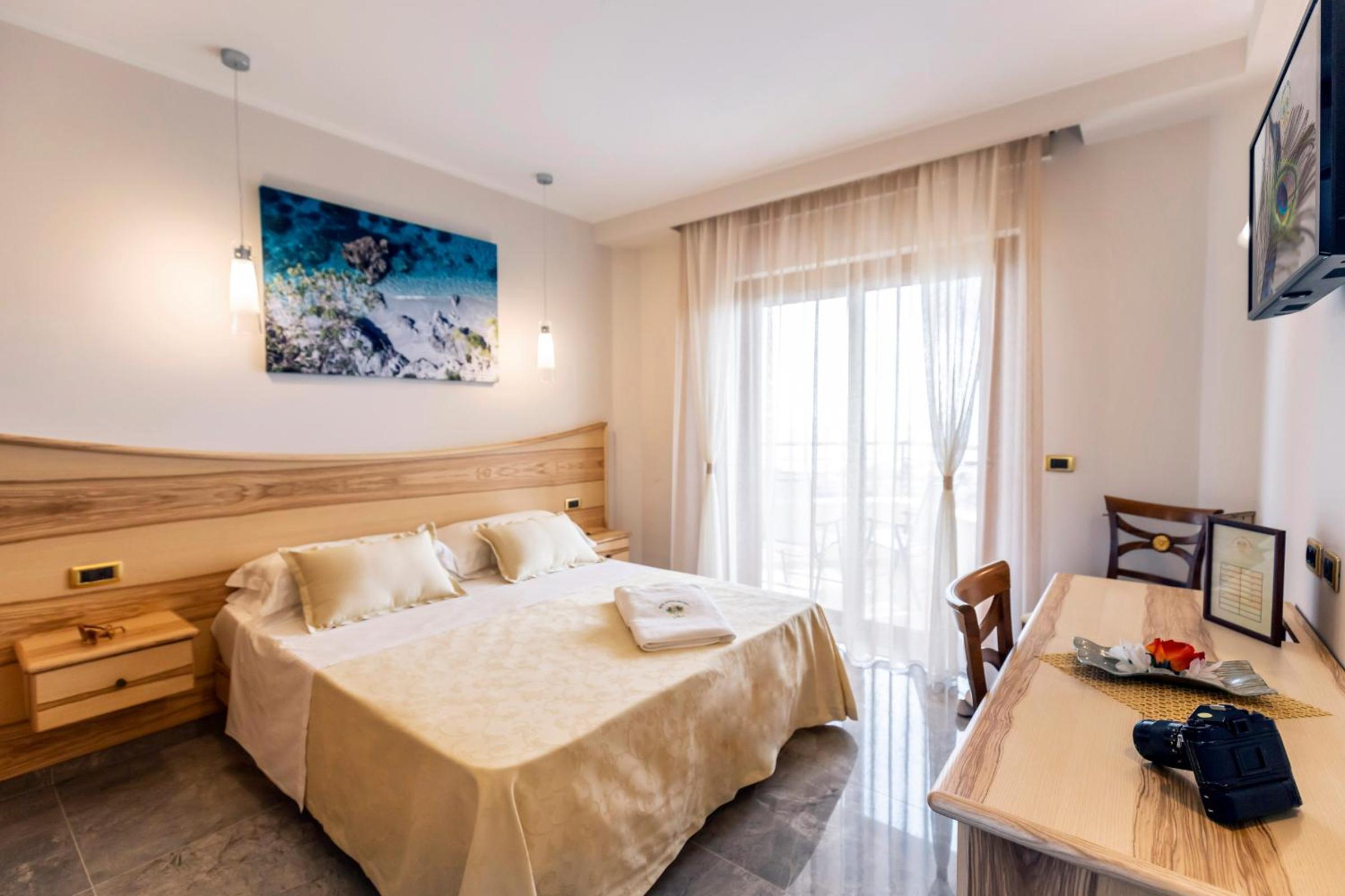 Superior Double or Twin Room with Sea View - Photo 1