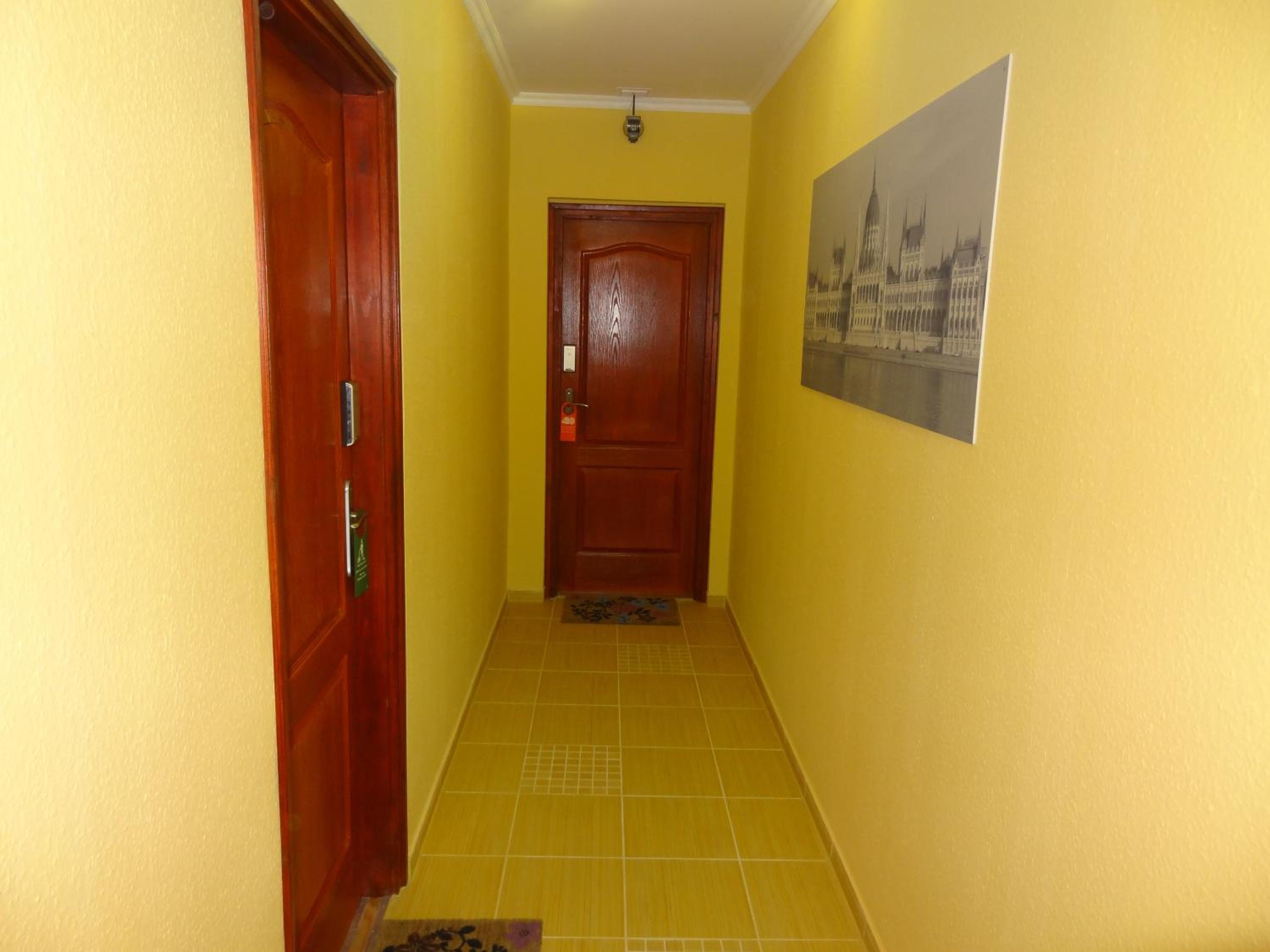 One-Bedroom Apartment - Photo 8