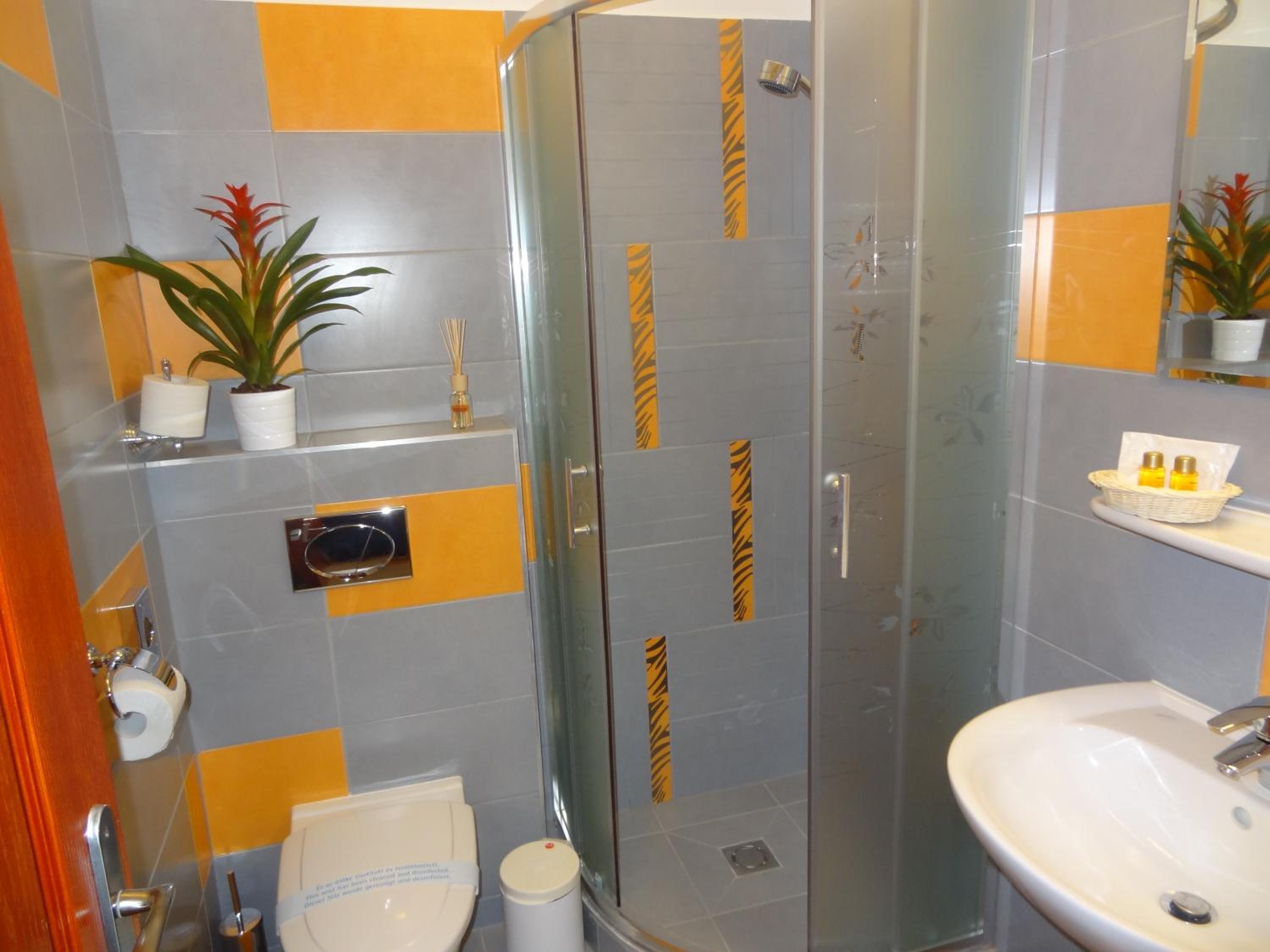 One-Bedroom Apartment - Photo 5