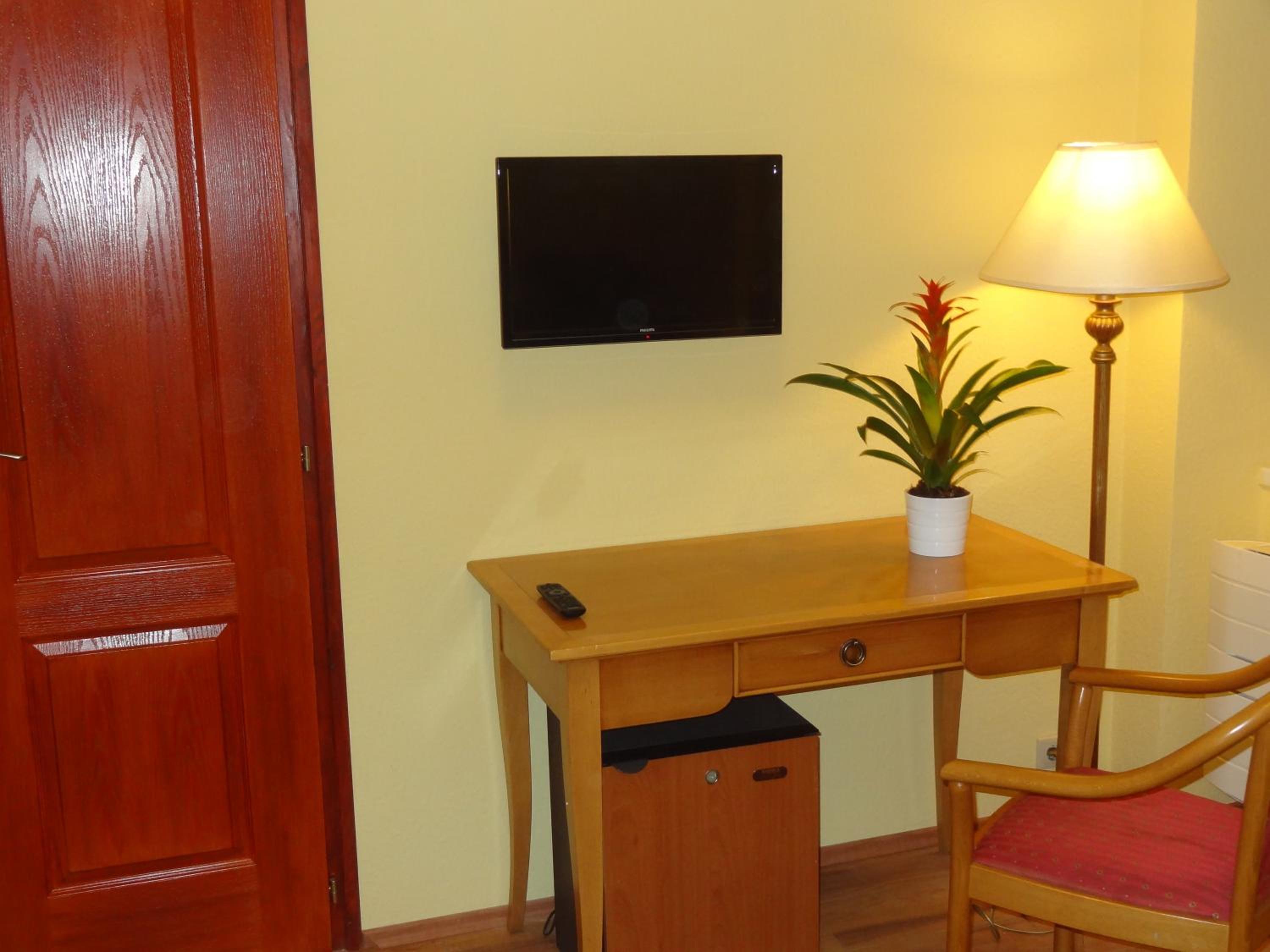 One-Bedroom Apartment - Photo 12