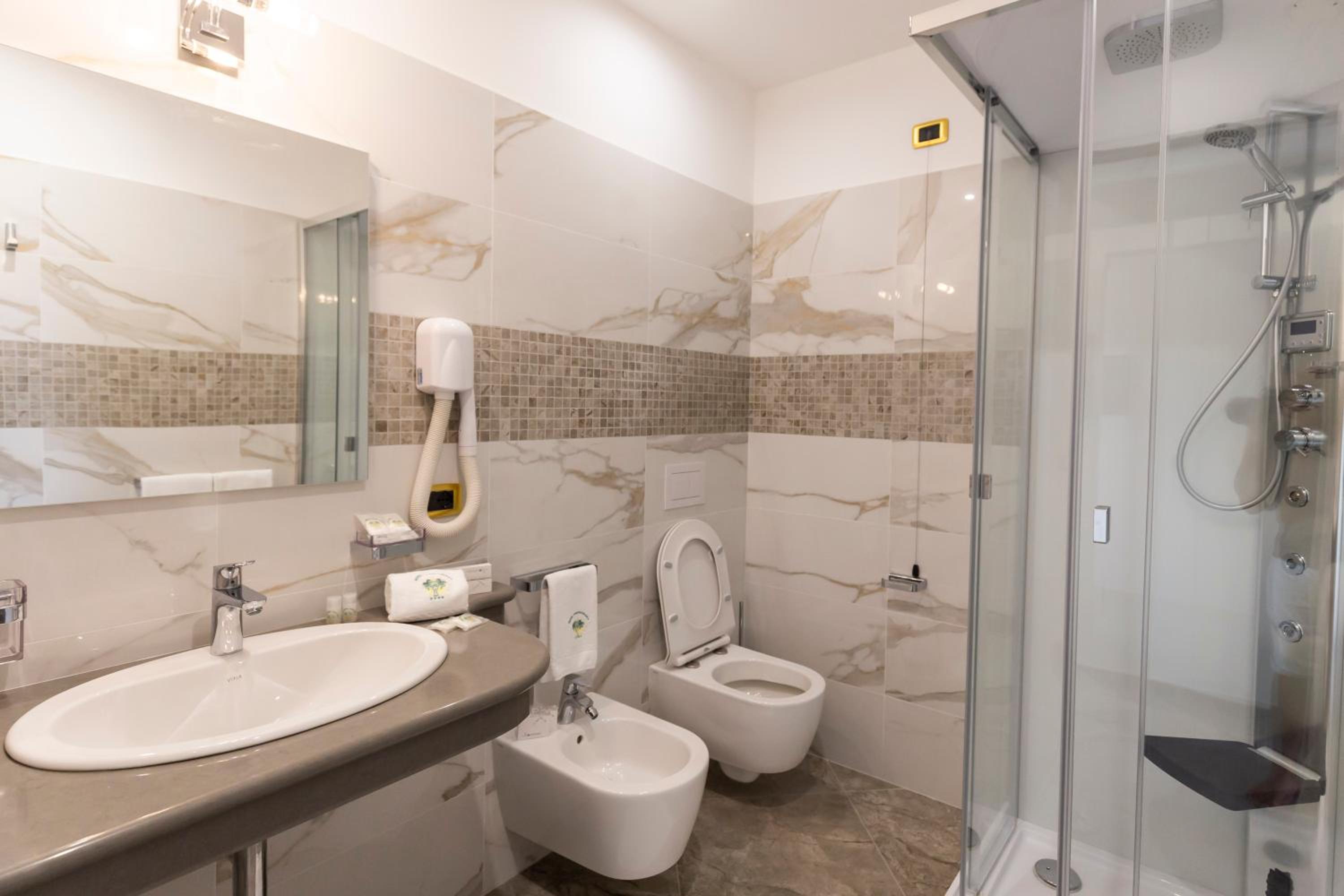 Superior Double or Twin Room with Sea View - Photo 4