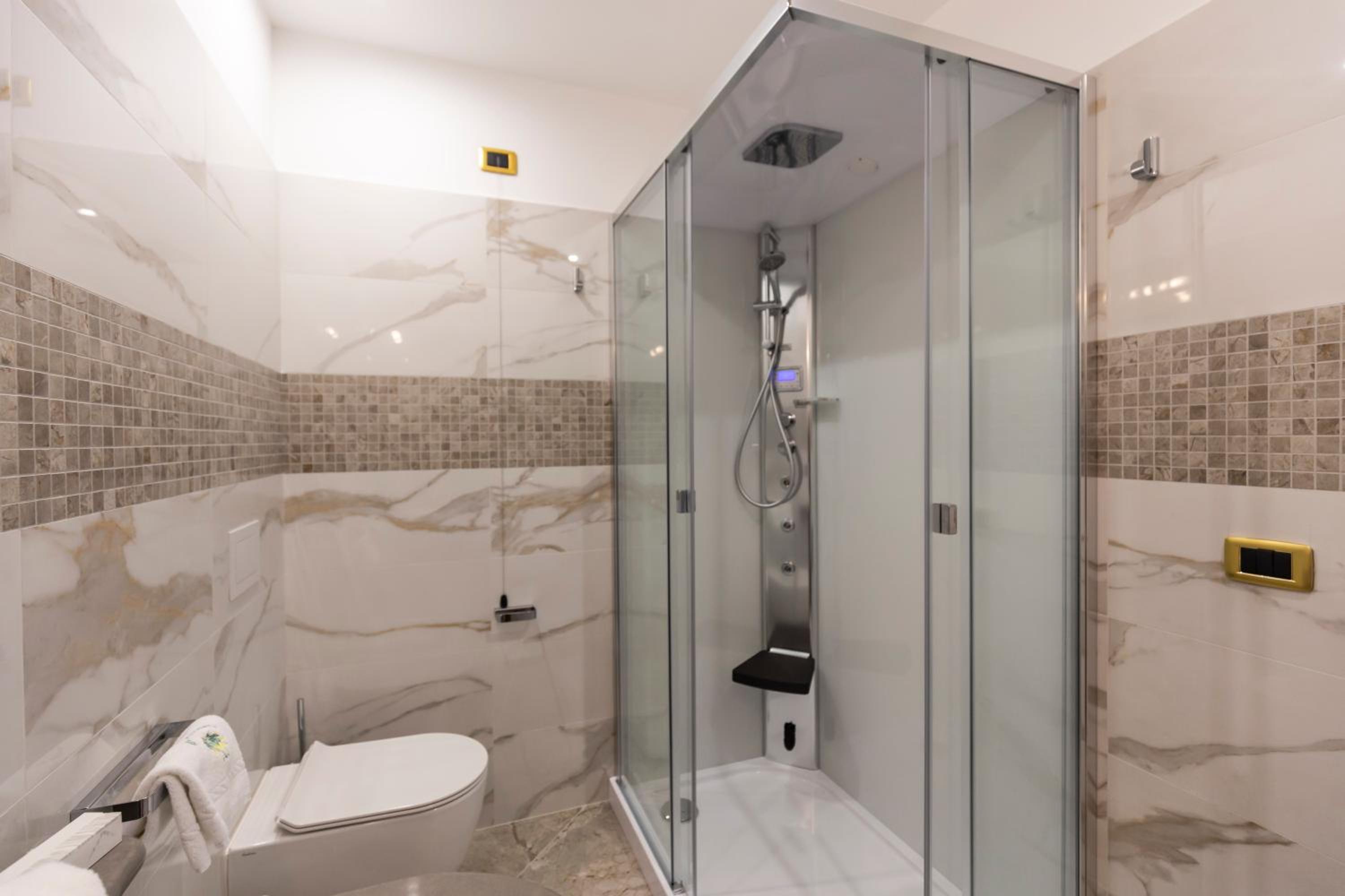 Deluxe Double Room with Sea View - Photo 4