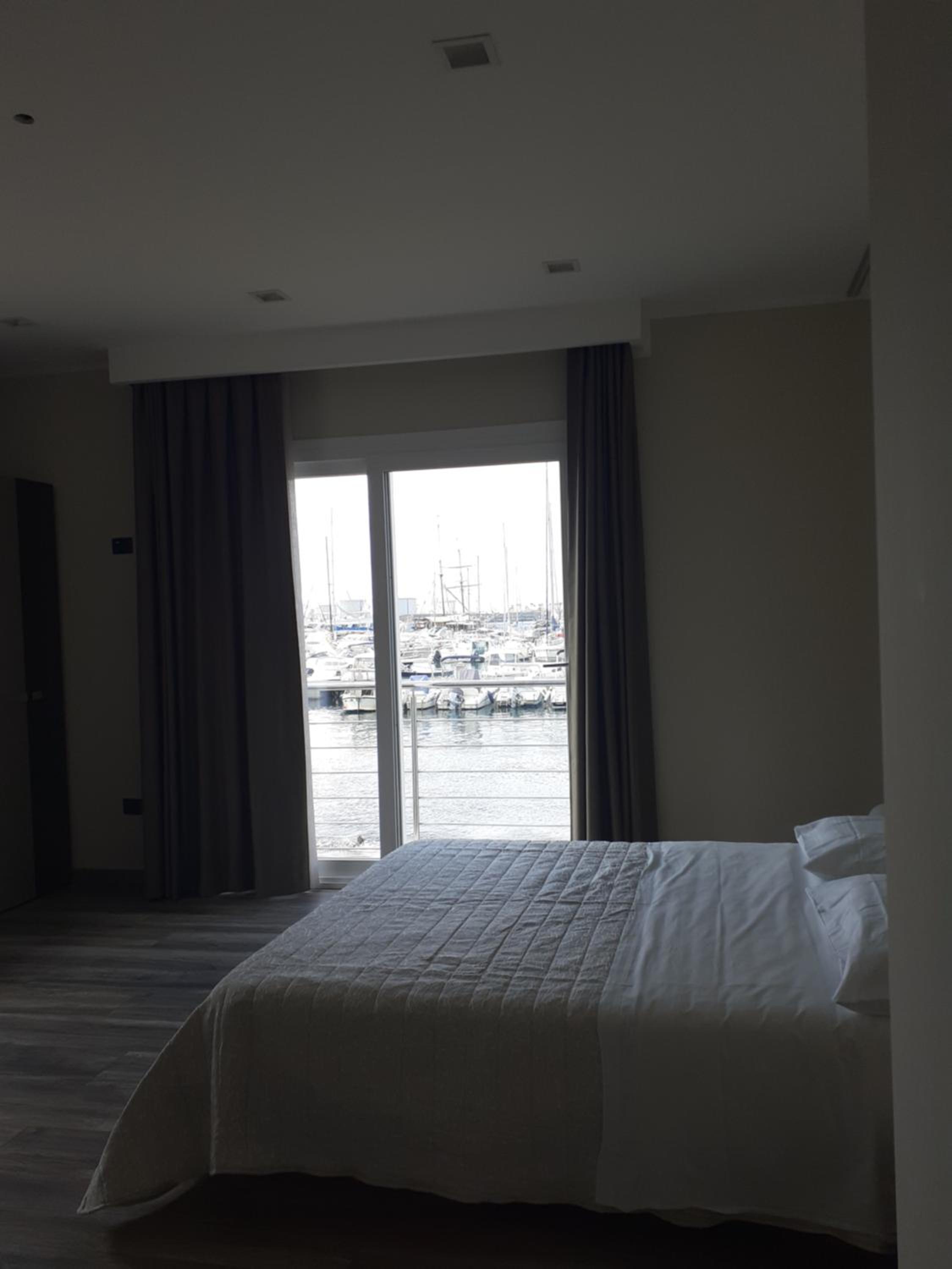 Deluxe Quadruple Room with Sea View photo 3